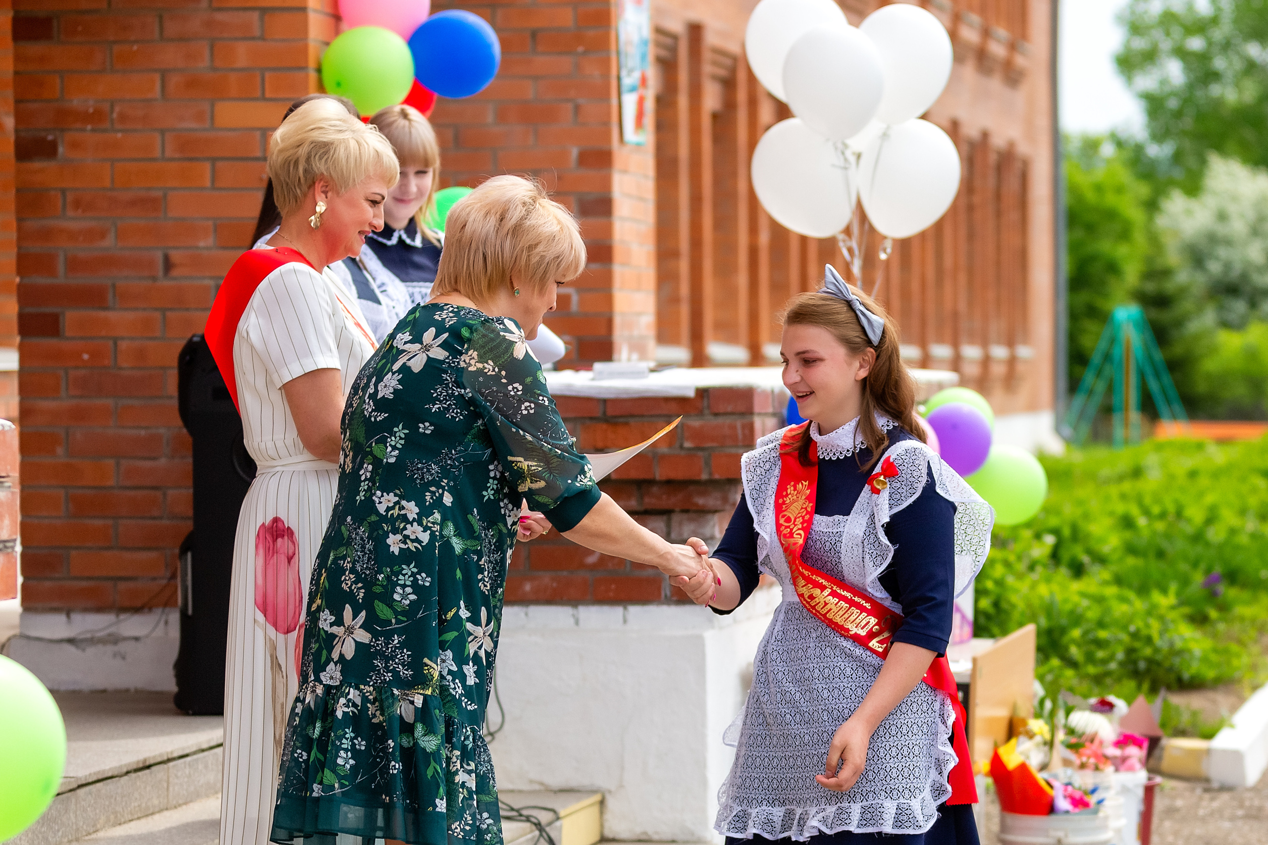 Последний звонок. с. Многоудобное. Стильный выпускной альбом Владивосток фотограф Вероника Мигачева