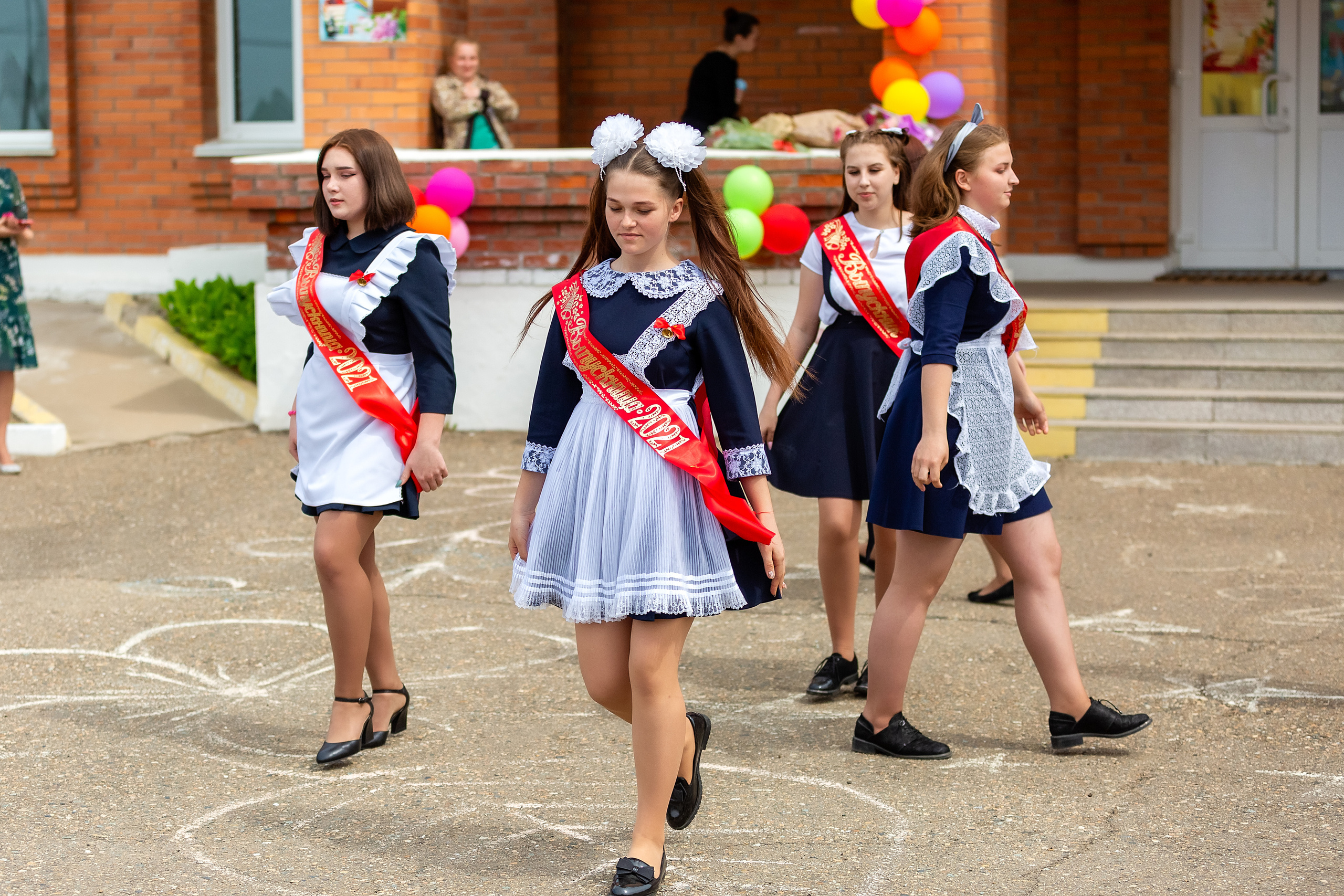 Последний звонок. с. Многоудобное. Стильный выпускной альбом Владивосток фотограф Вероника Мигачева