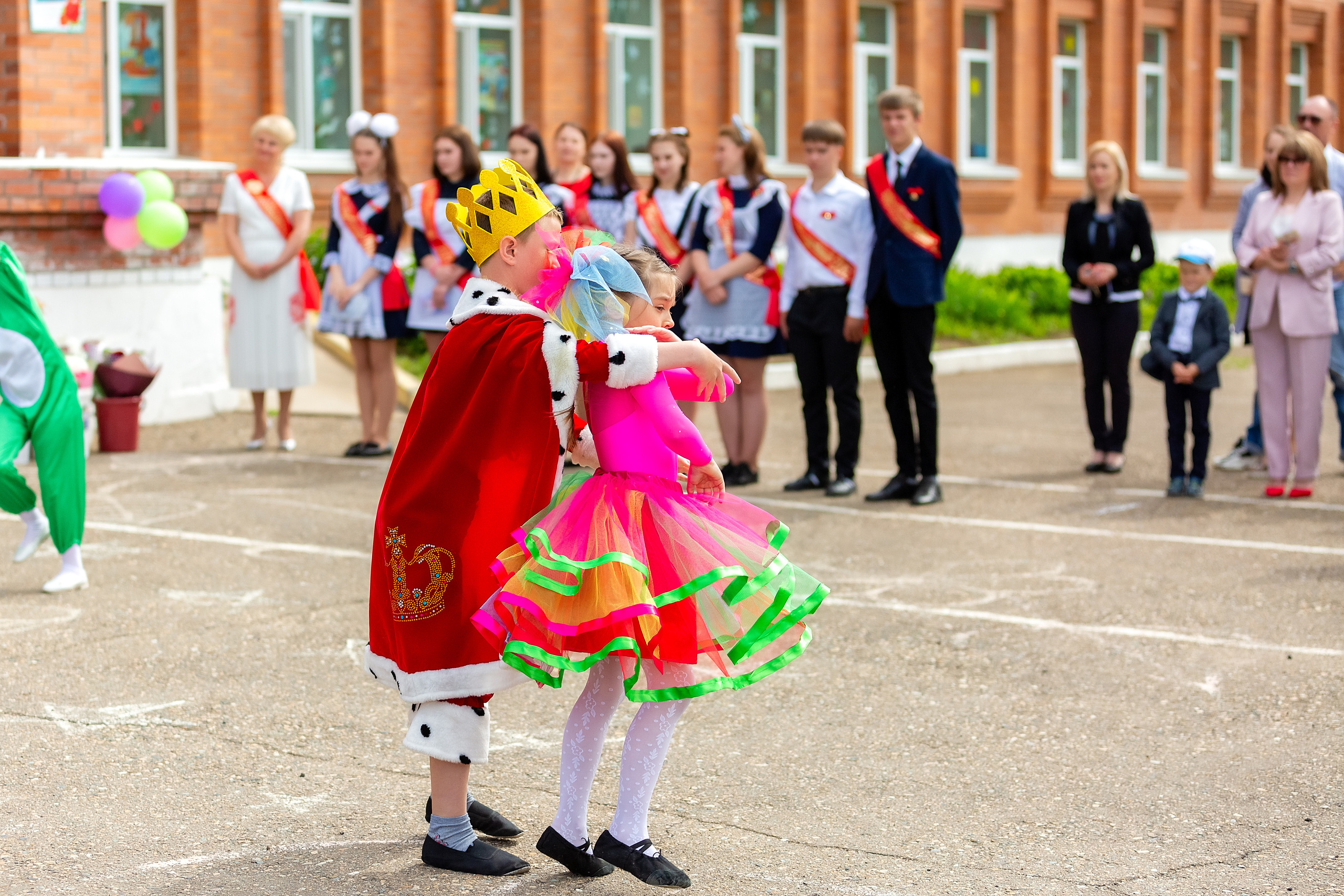 Последний звонок. с. Многоудобное. Стильный выпускной альбом Владивосток фотограф Вероника Мигачева