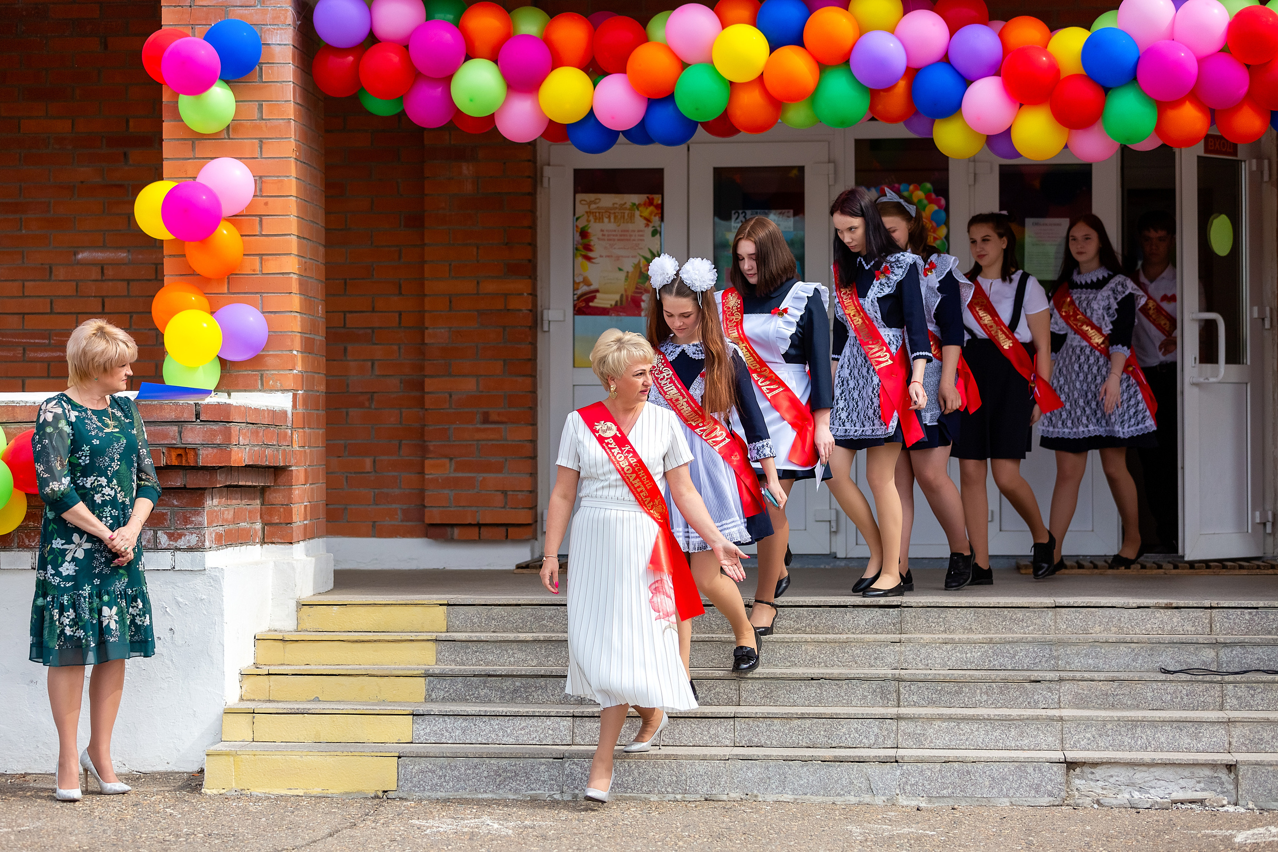 Последний звонок. с. Многоудобное. Стильный выпускной альбом Владивосток фотограф Вероника Мигачева