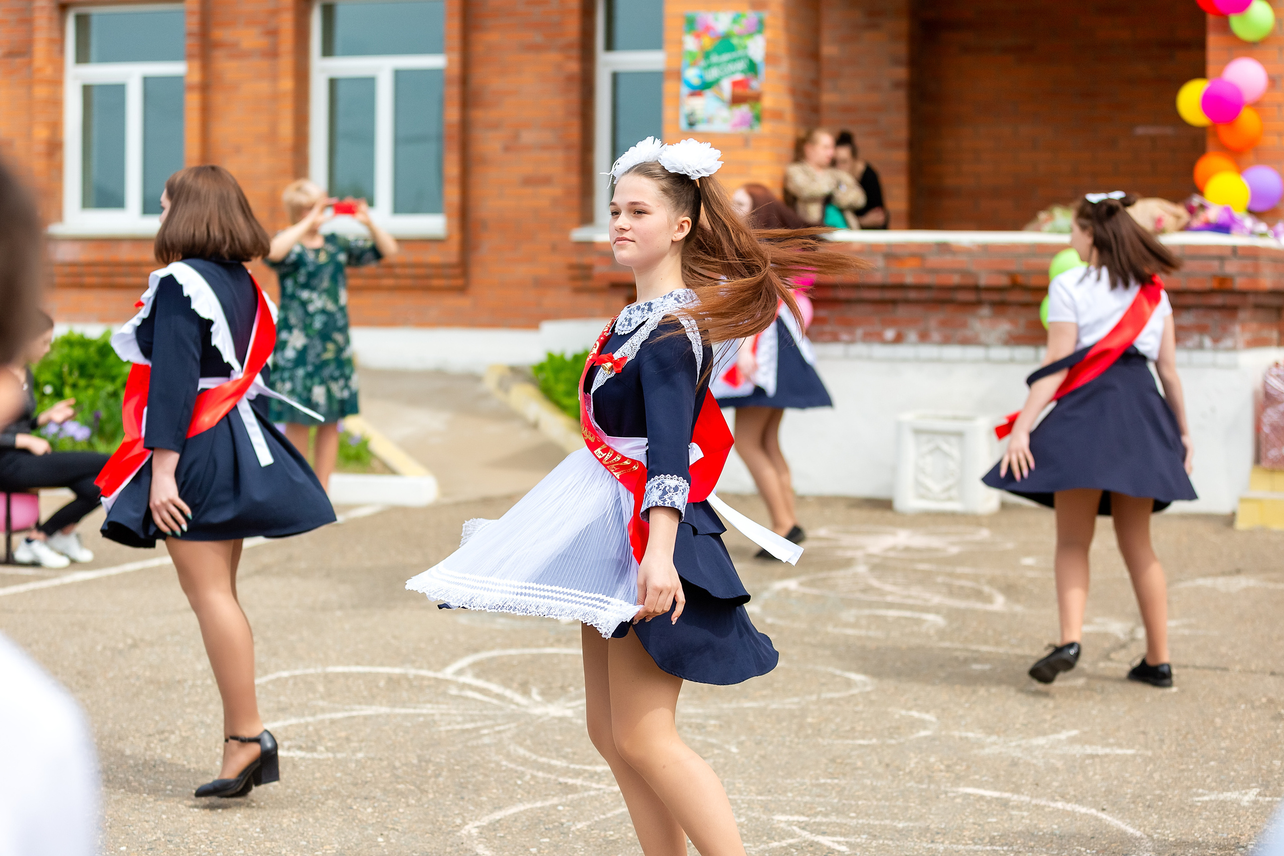 Последний звонок. с. Многоудобное. Стильный выпускной альбом Владивосток фотограф Вероника Мигачева