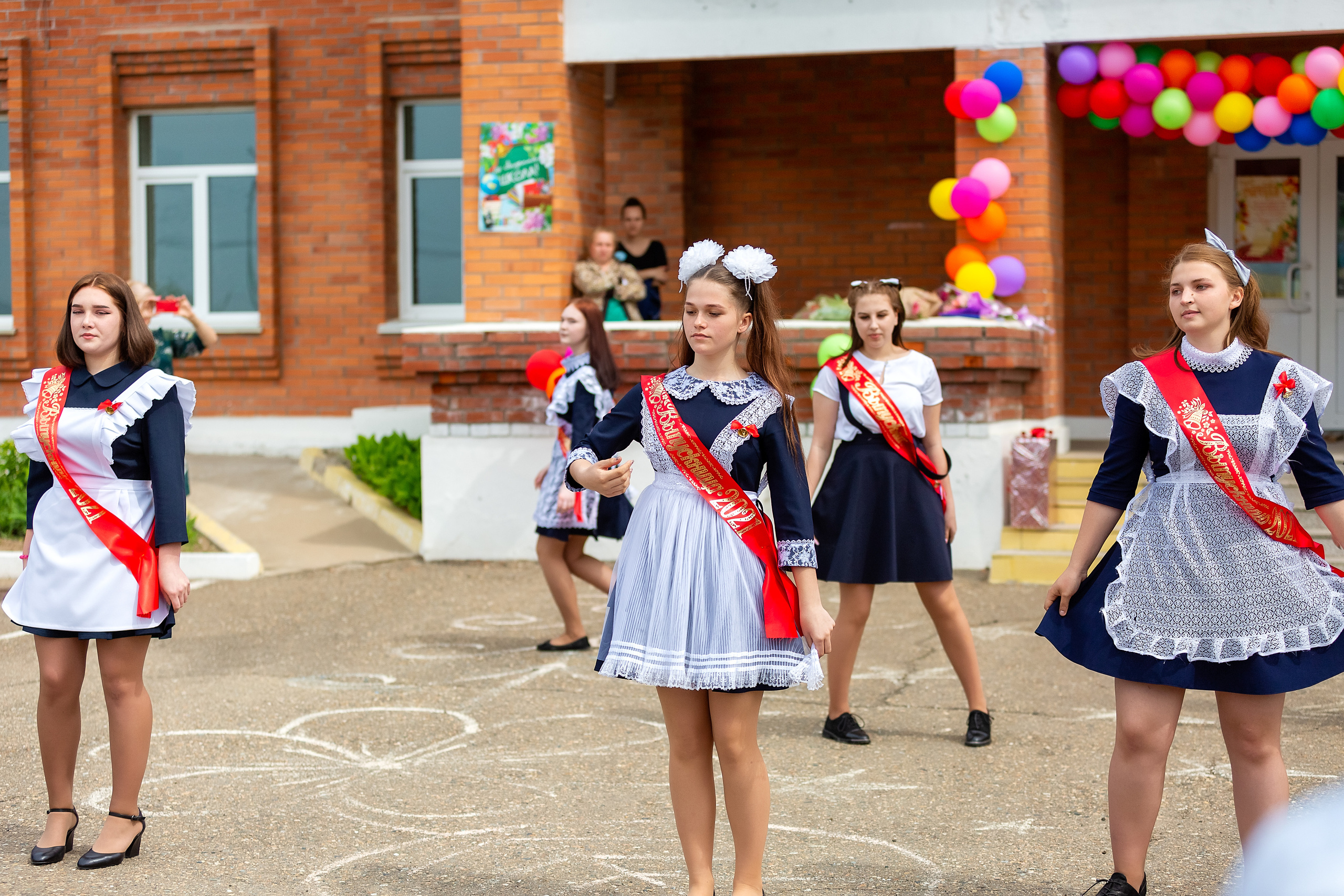 Последний звонок. с. Многоудобное. Стильный выпускной альбом Владивосток фотограф Вероника Мигачева