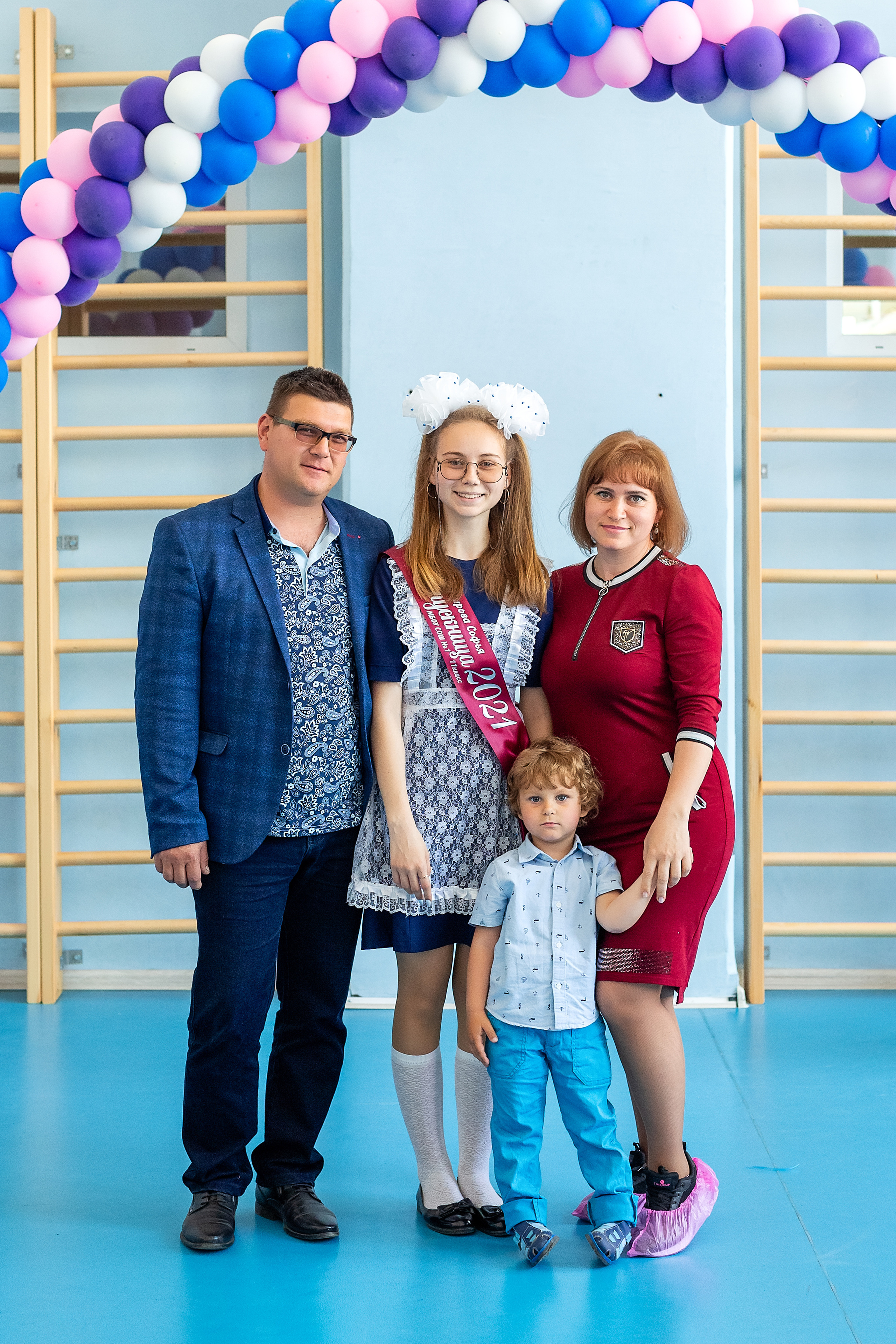 Последний звонок 1школа. Стильный выпускной альбом Владивосток фотограф Вероника Мигачева