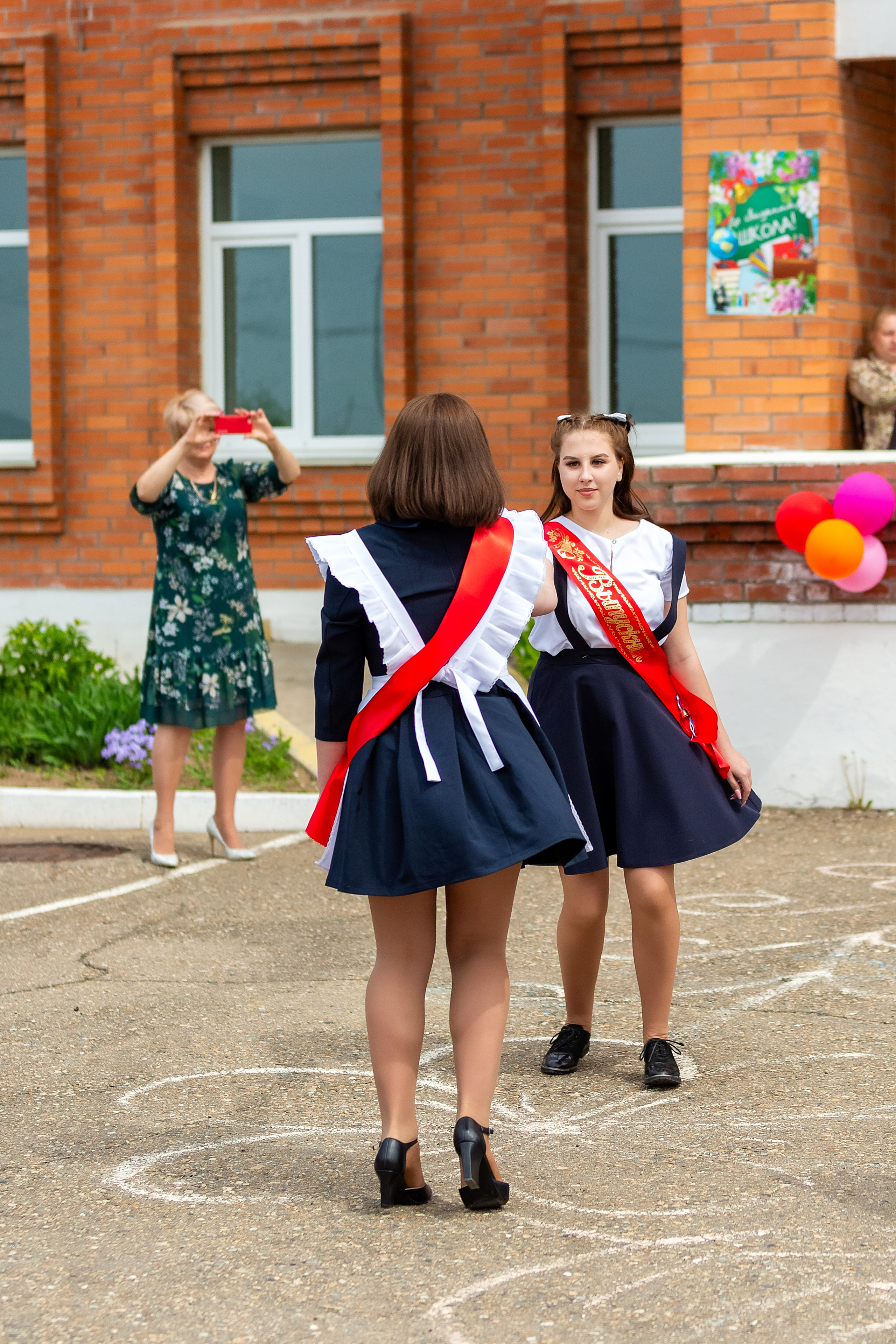 Последний звонок. с. Многоудобное. Стильный выпускной альбом Владивосток фотограф Вероника Мигачева