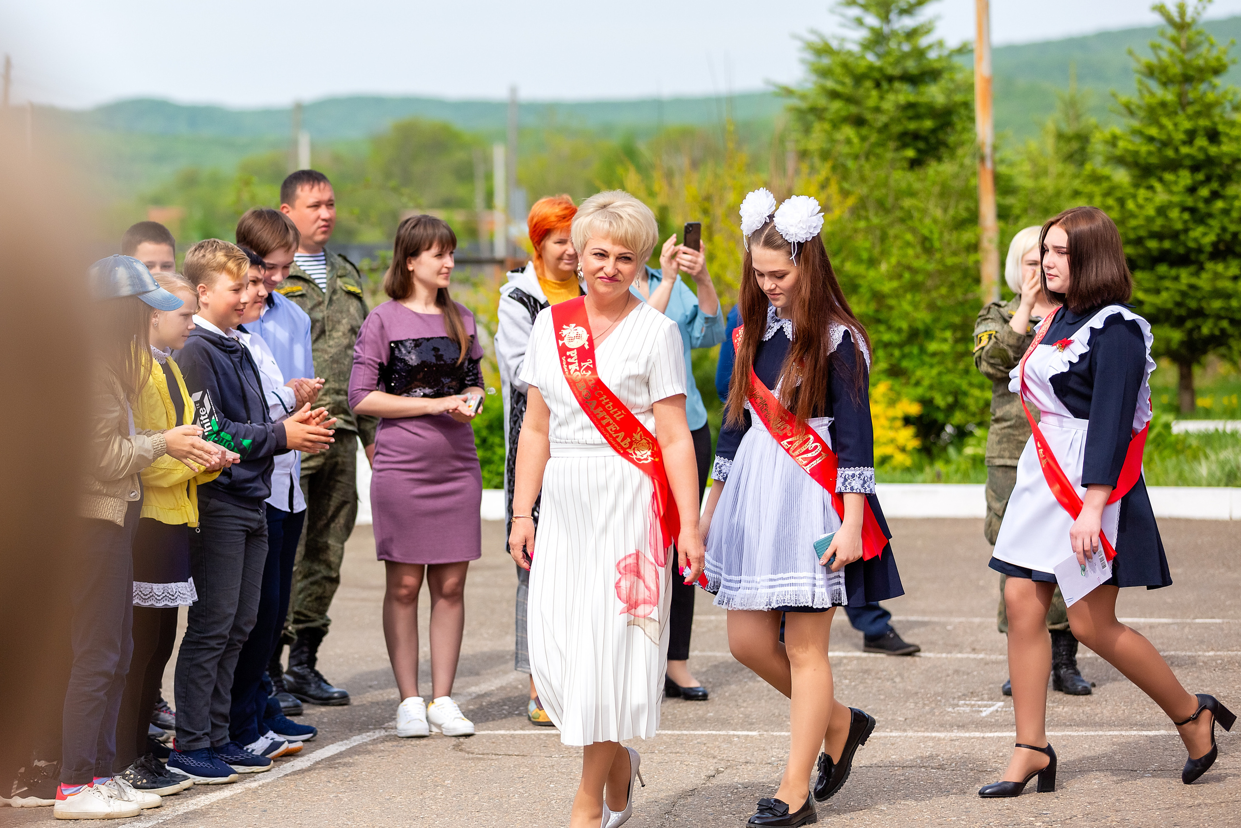 Последний звонок. с. Многоудобное. Стильный выпускной альбом Владивосток фотограф Вероника Мигачева