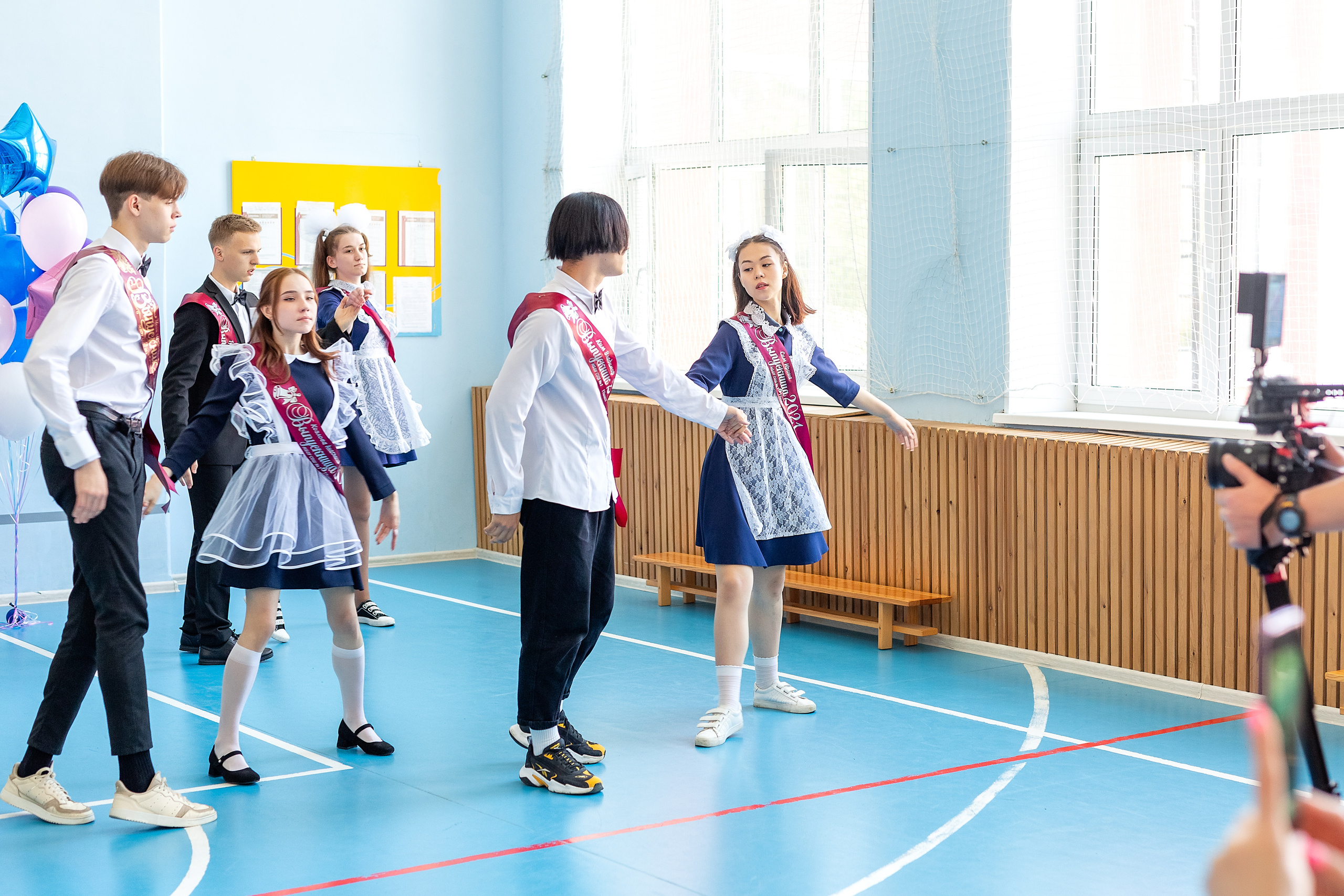Последний звонок 1школа. Стильный выпускной альбом Владивосток фотограф Вероника Мигачева