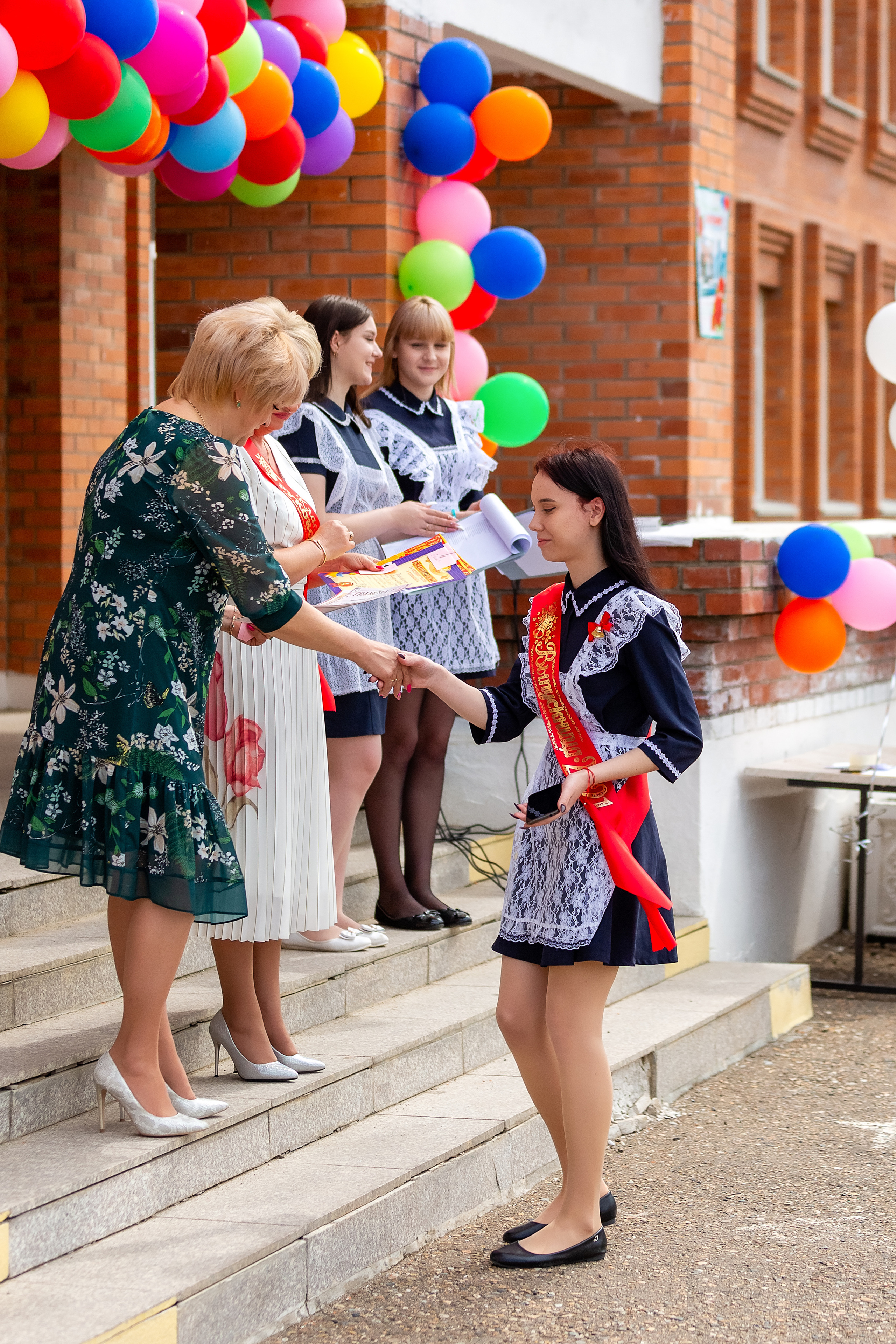 Последний звонок. с. Многоудобное. Стильный выпускной альбом Владивосток фотограф Вероника Мигачева
