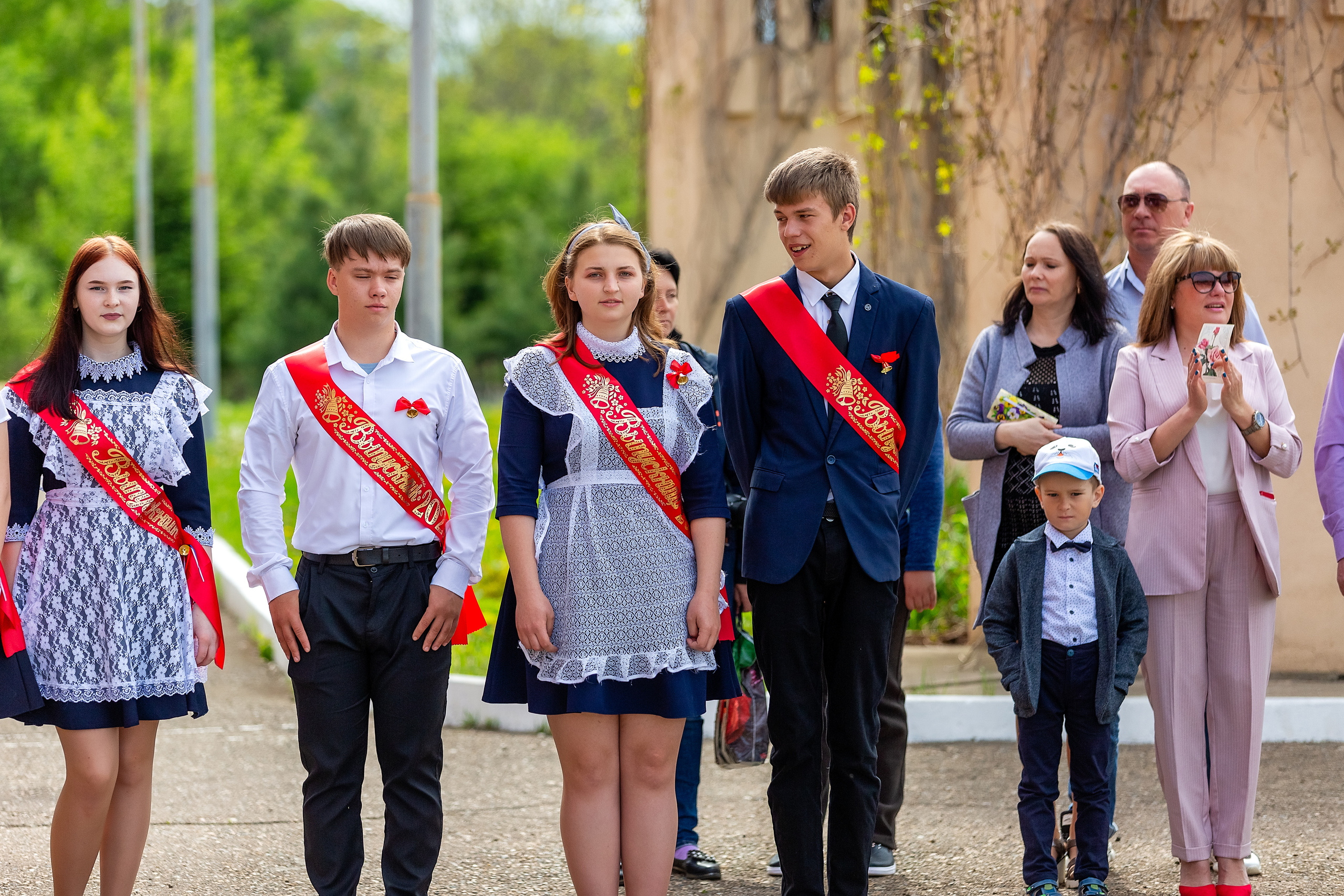 Последний звонок. с. Многоудобное. Стильный выпускной альбом Владивосток фотограф Вероника Мигачева