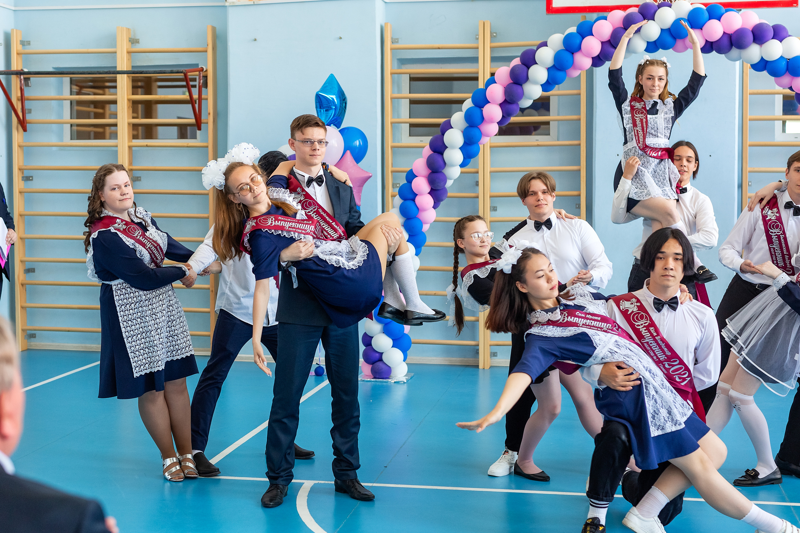 Последний звонок 1школа. Стильный выпускной альбом Владивосток фотограф Вероника Мигачева