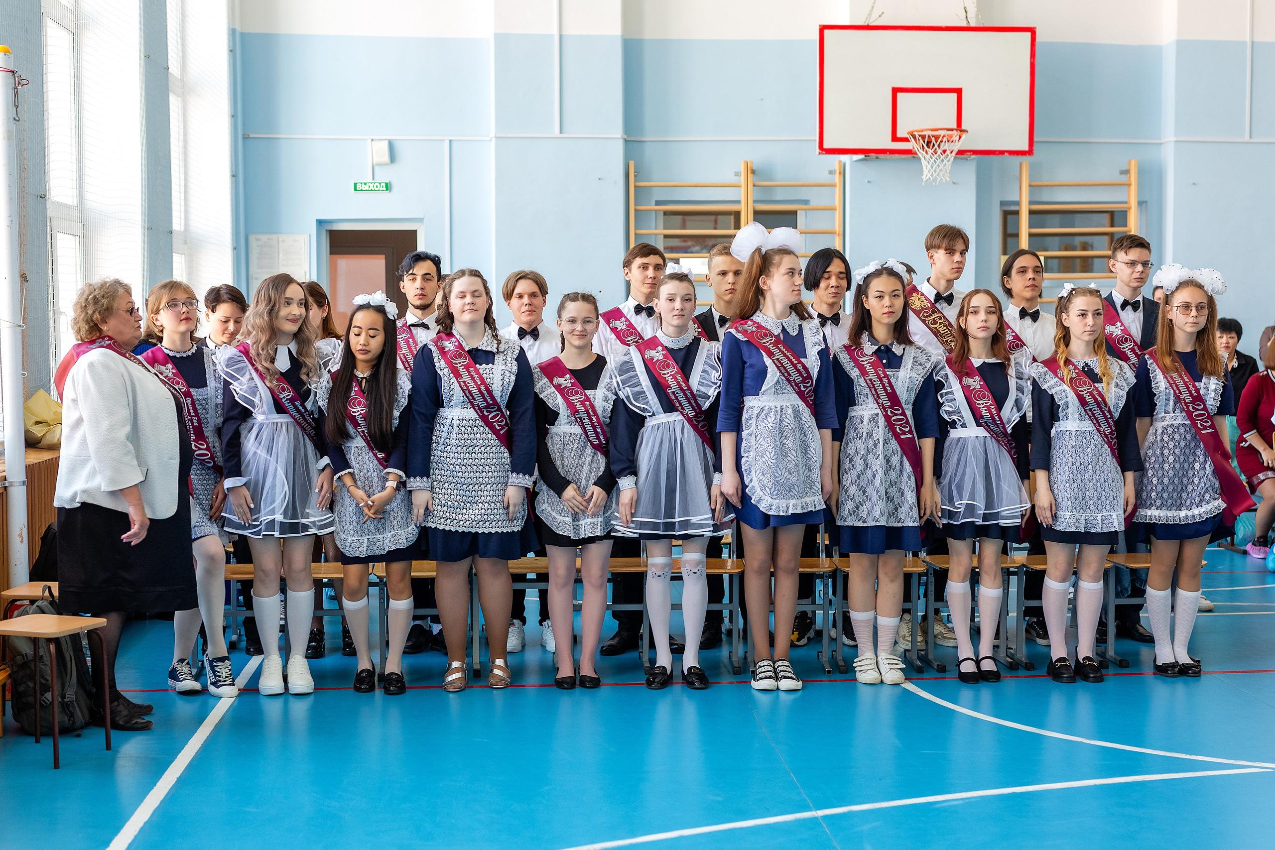 Последний звонок 1школа. Стильный выпускной альбом Владивосток фотограф Вероника Мигачева