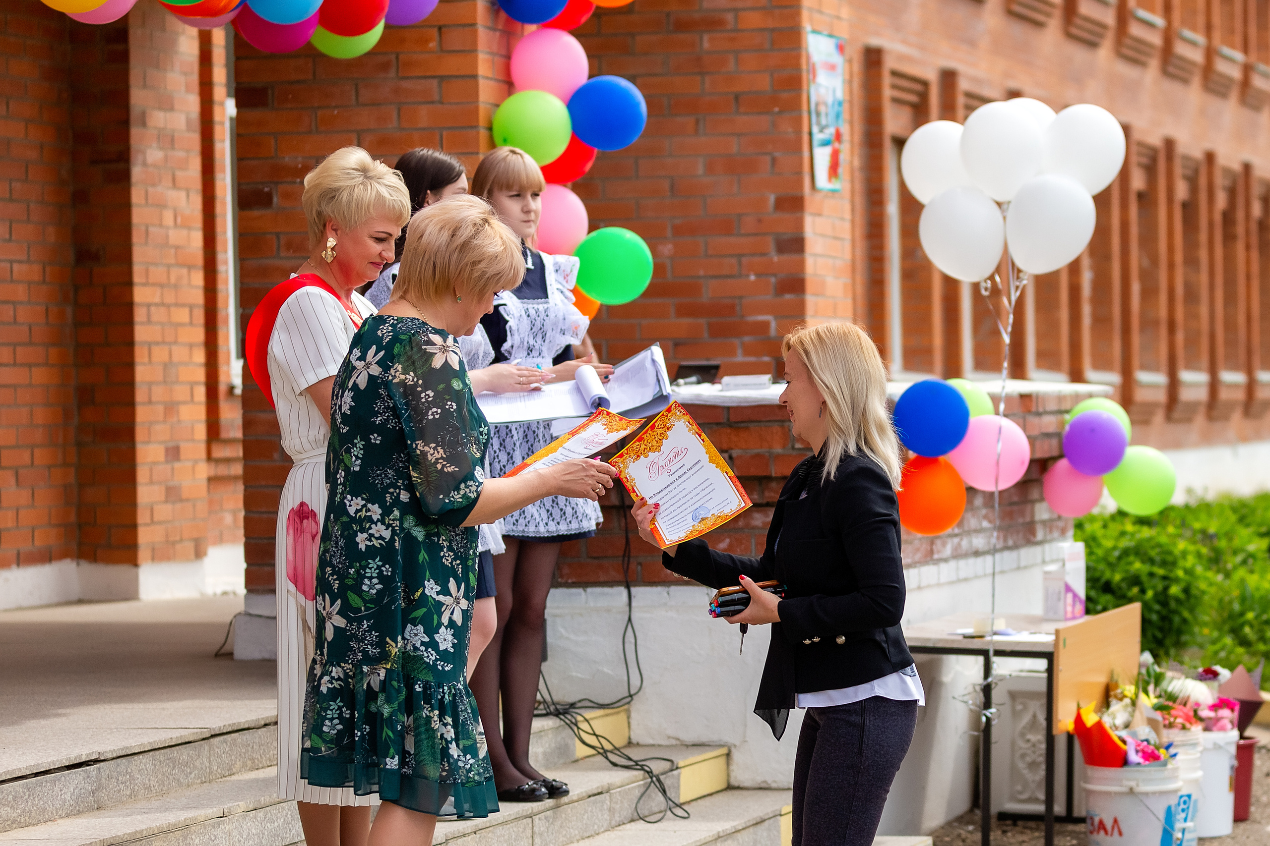 Последний звонок. с. Многоудобное. Стильный выпускной альбом Владивосток фотограф Вероника Мигачева