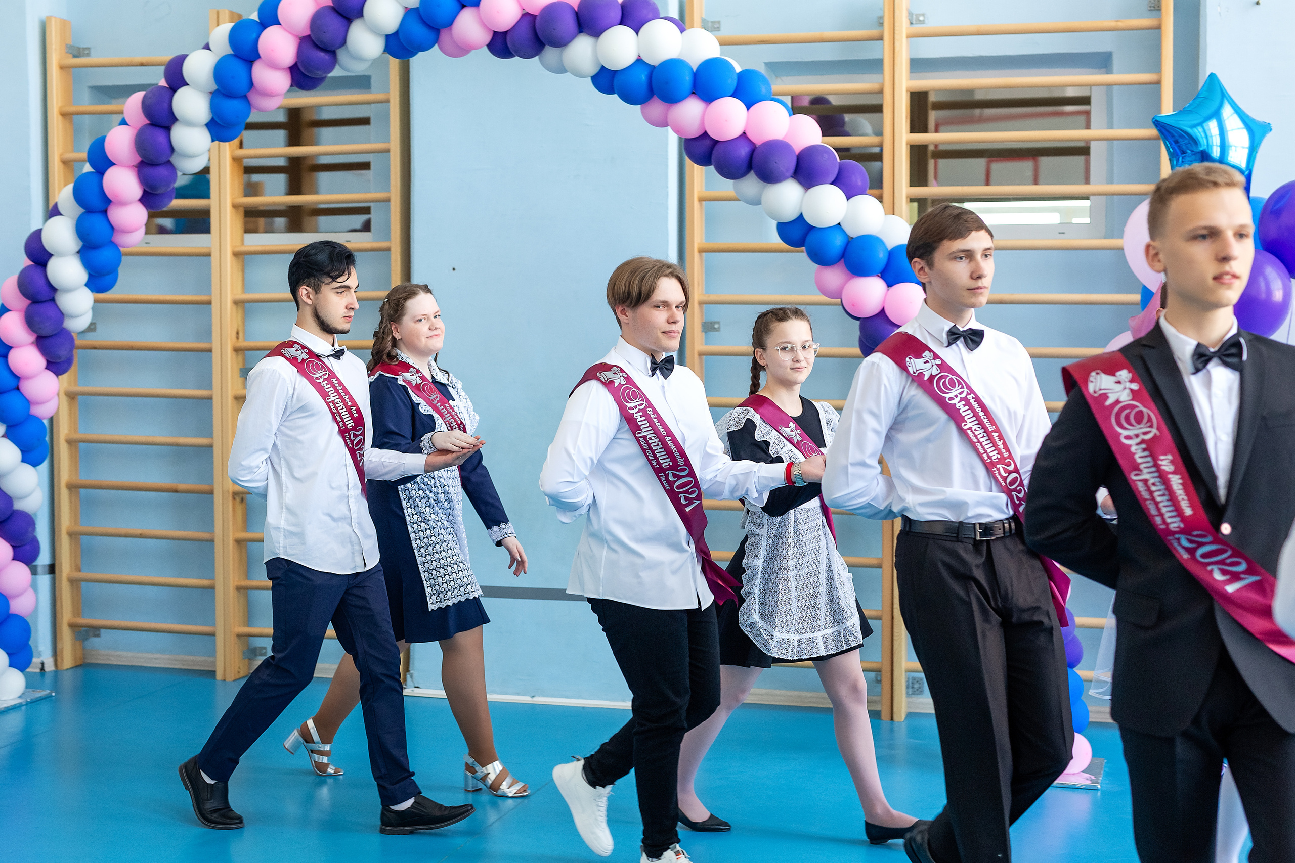 Последний звонок 1школа. Стильный выпускной альбом Владивосток фотограф Вероника Мигачева