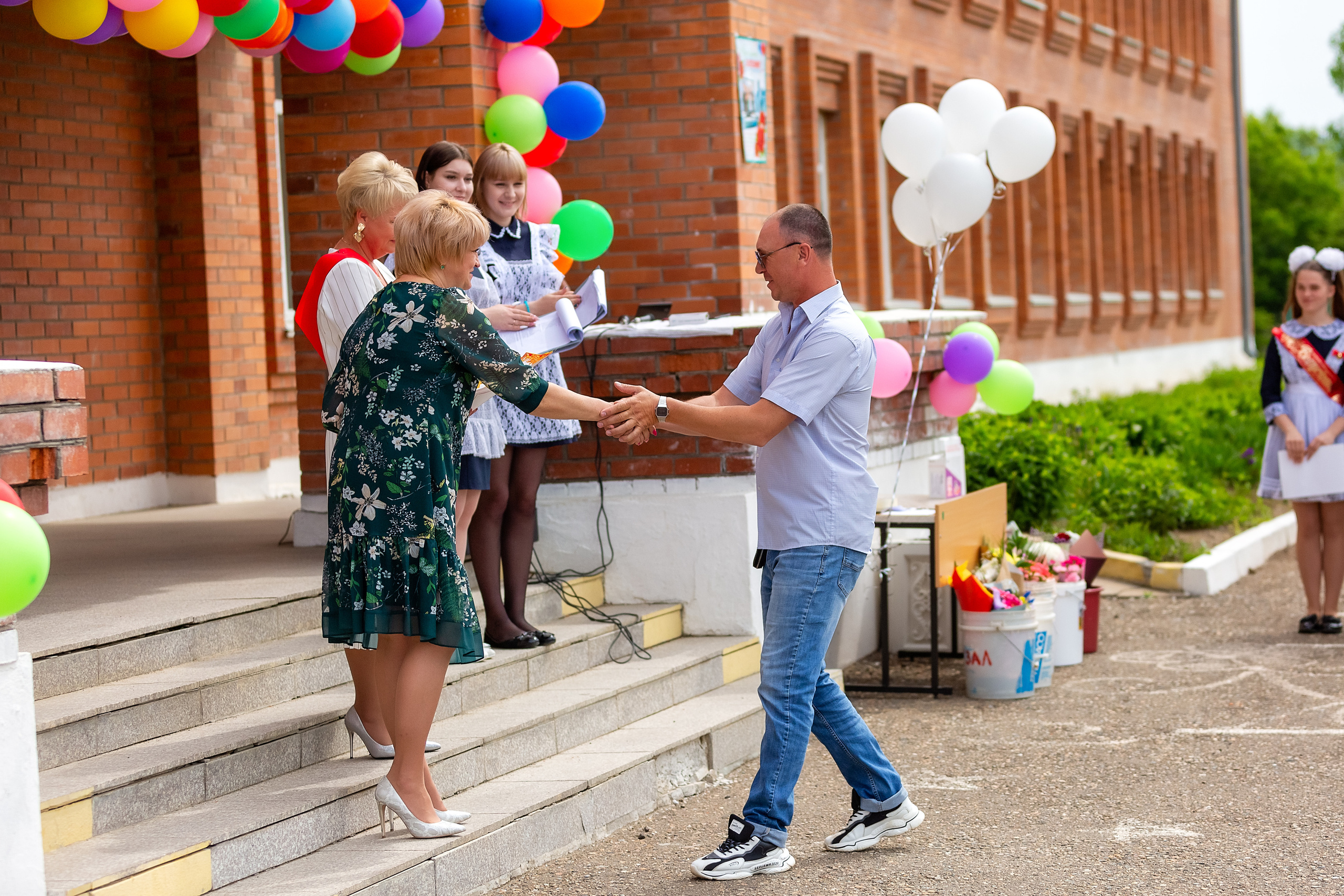 Последний звонок. с. Многоудобное. Стильный выпускной альбом Владивосток фотограф Вероника Мигачева