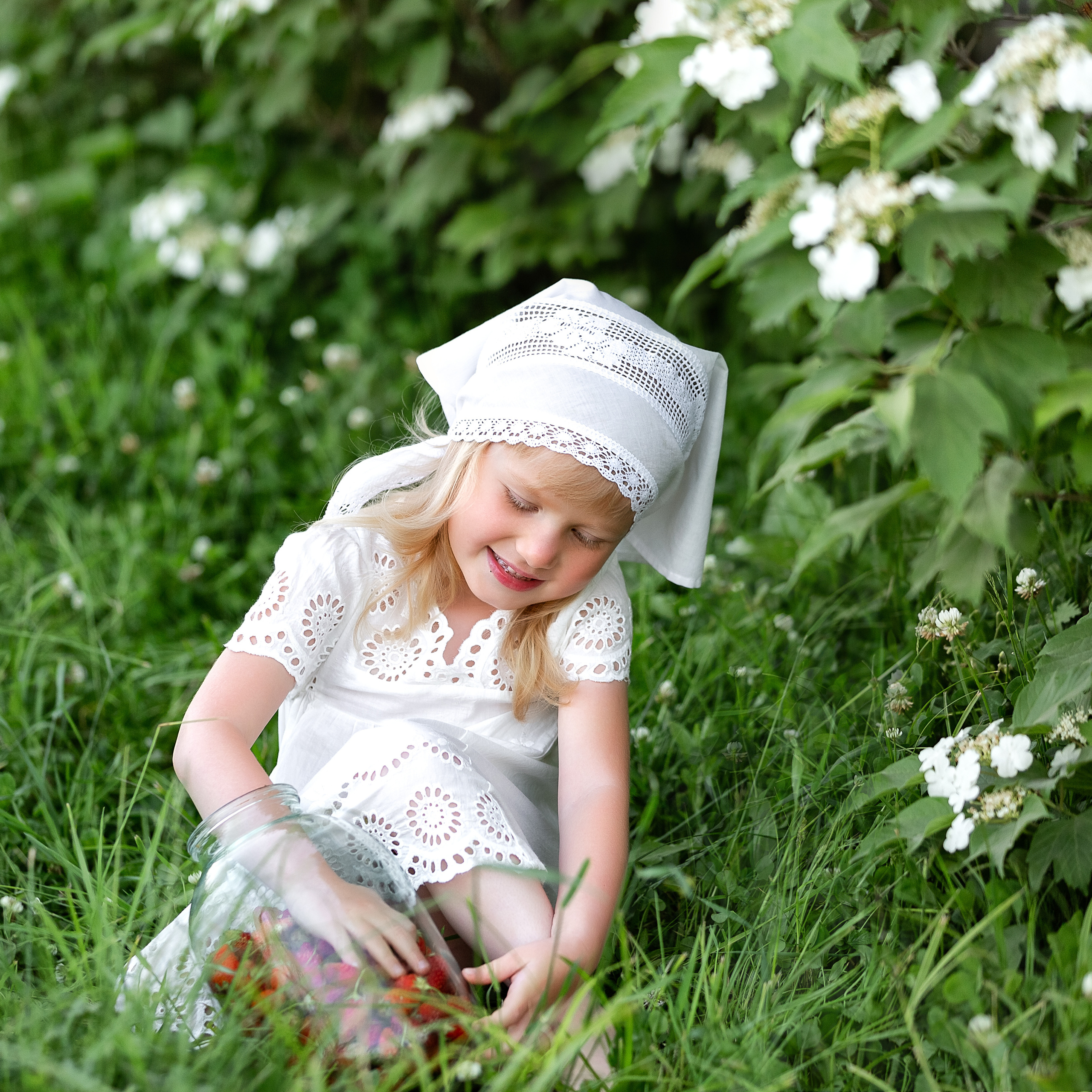 Полиночка и клубничка. Стильный выпускной альбом Владивосток фотограф Вероника Мигачева