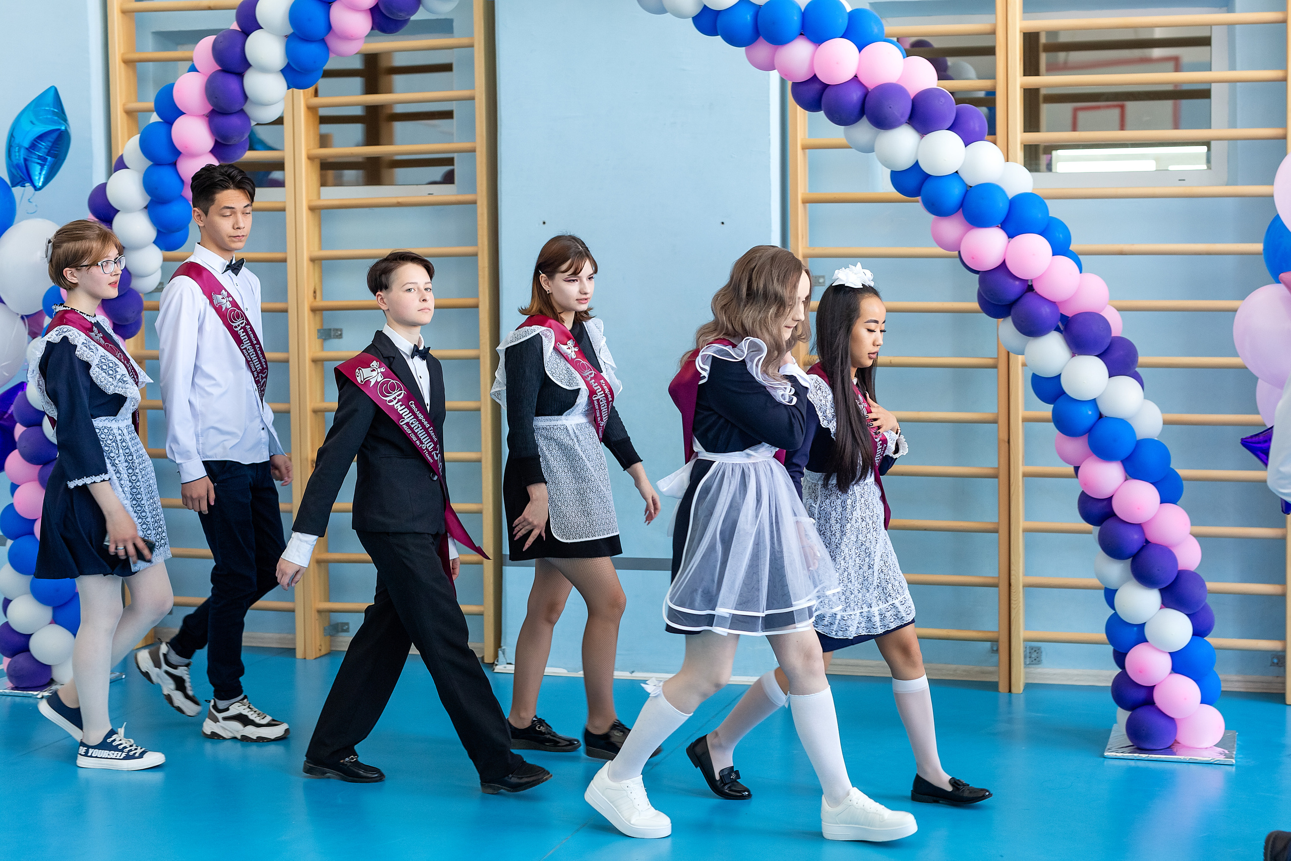 Последний звонок 1школа. Стильный выпускной альбом Владивосток фотограф Вероника Мигачева