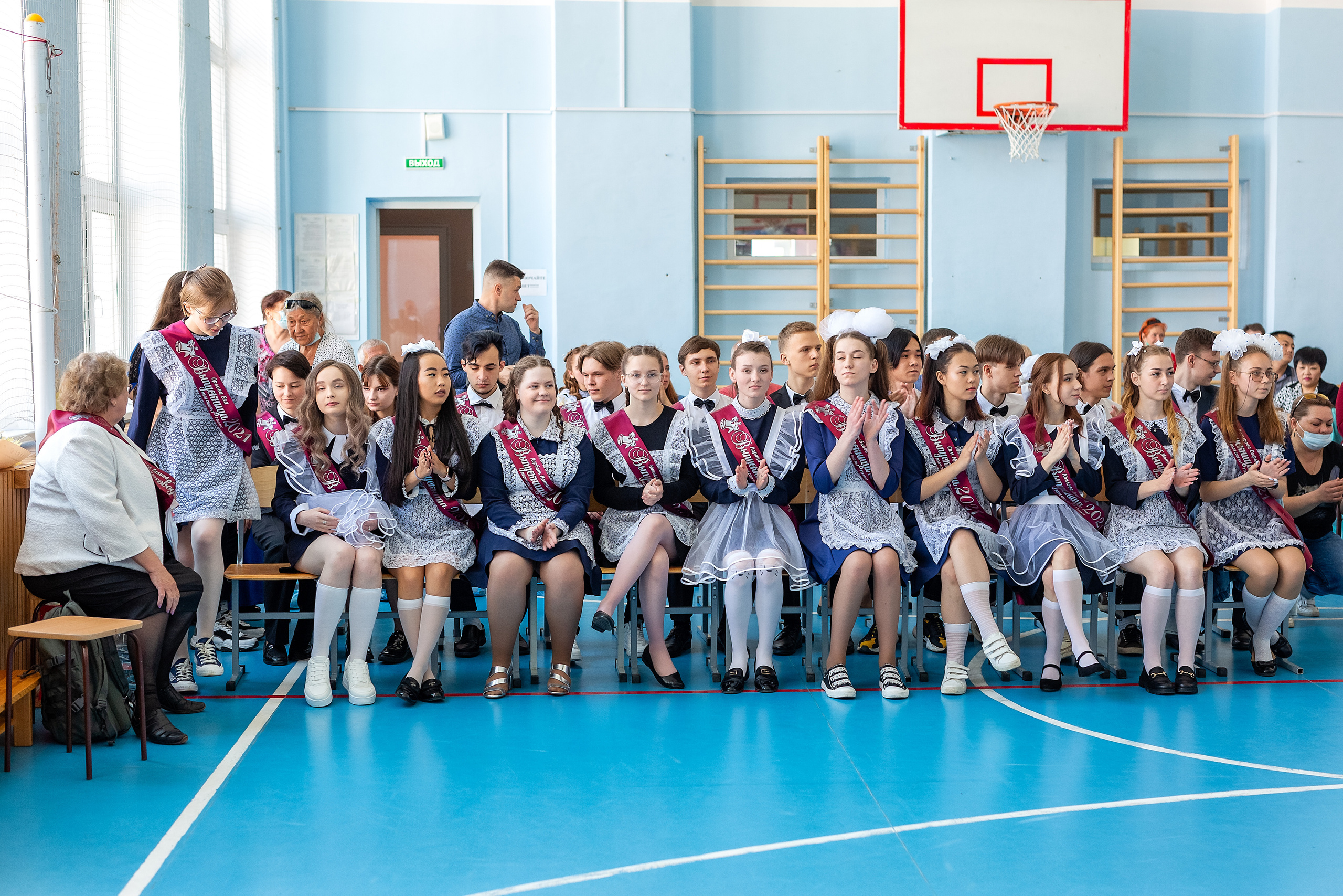 Последний звонок 1школа. Стильный выпускной альбом Владивосток фотограф Вероника Мигачева