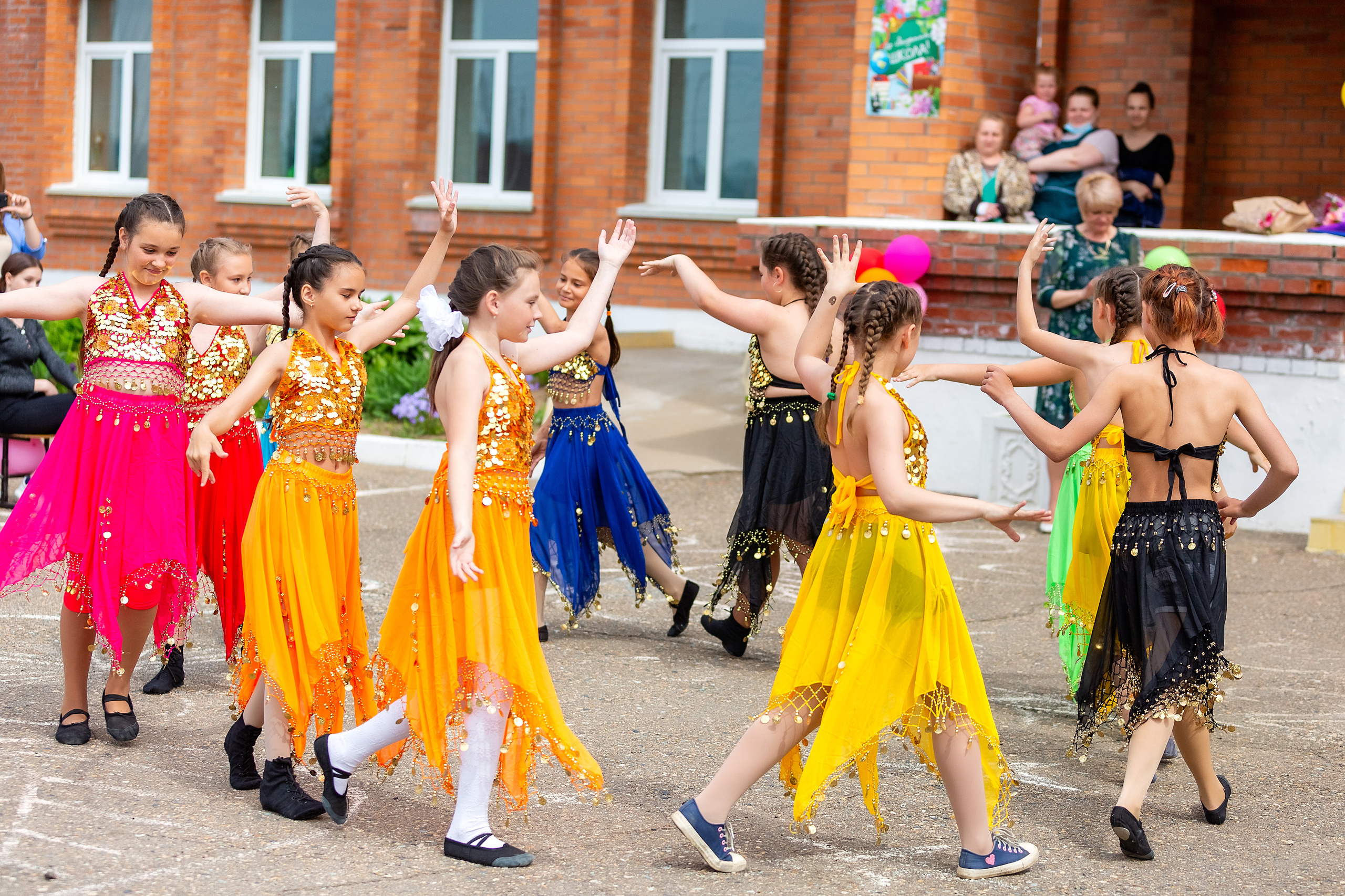 Последний звонок. с. Многоудобное. Стильный выпускной альбом Владивосток фотограф Вероника Мигачева
