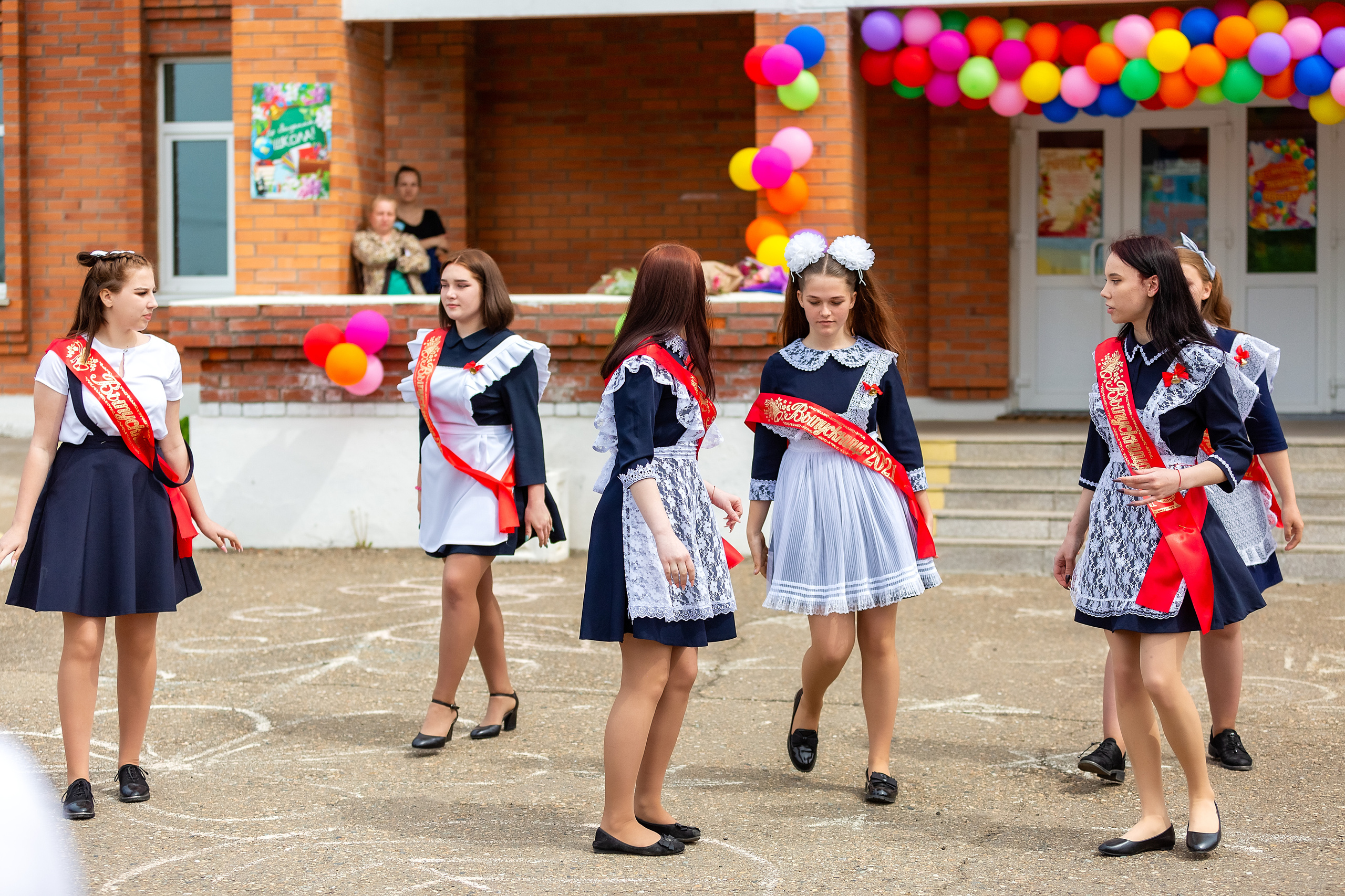 Последний звонок. с. Многоудобное. Стильный выпускной альбом Владивосток фотограф Вероника Мигачева