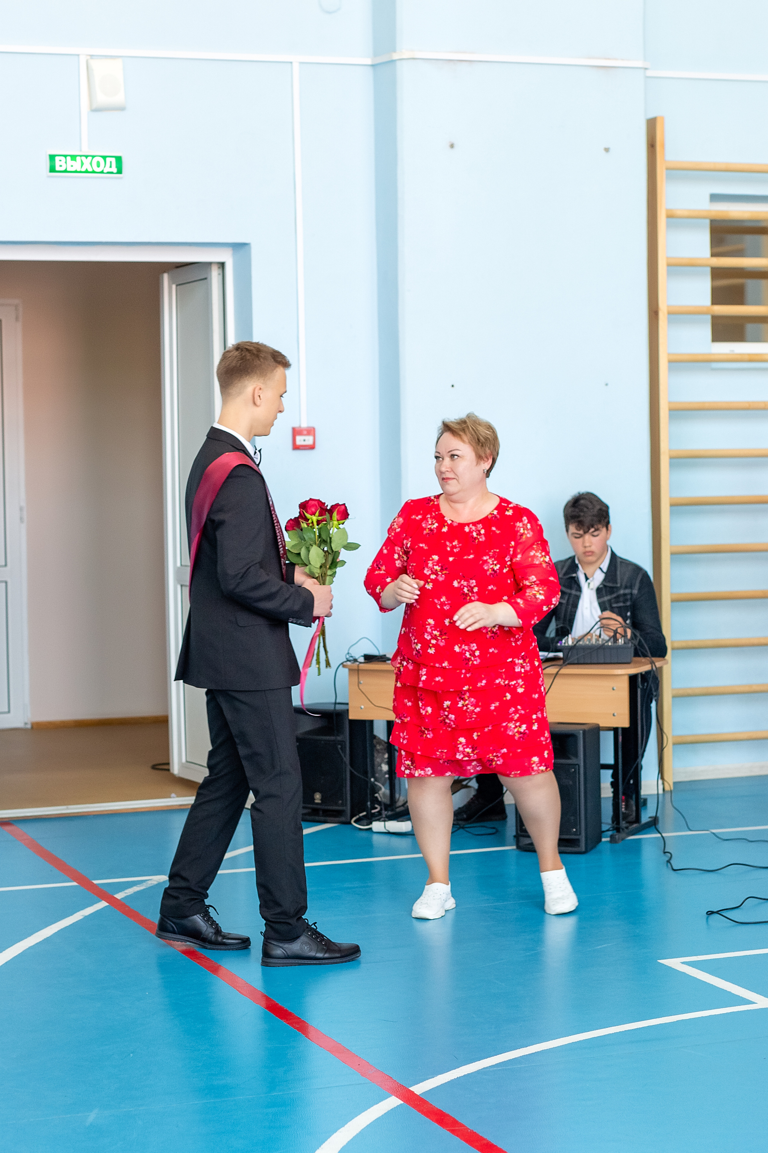 Последний звонок 1школа. Стильный выпускной альбом Владивосток фотограф Вероника Мигачева