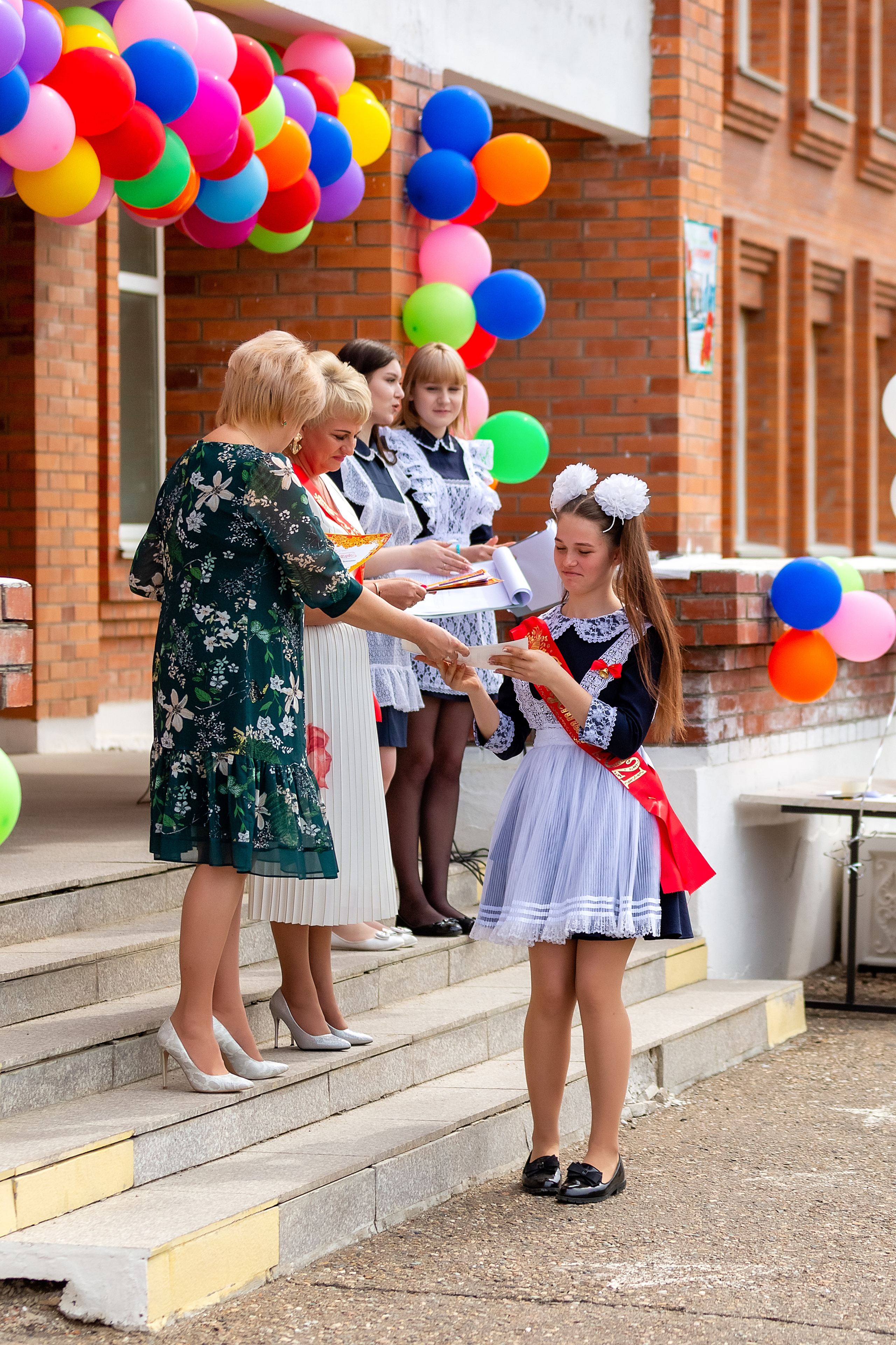 Последний звонок. с. Многоудобное. Стильный выпускной альбом Владивосток фотограф Вероника Мигачева