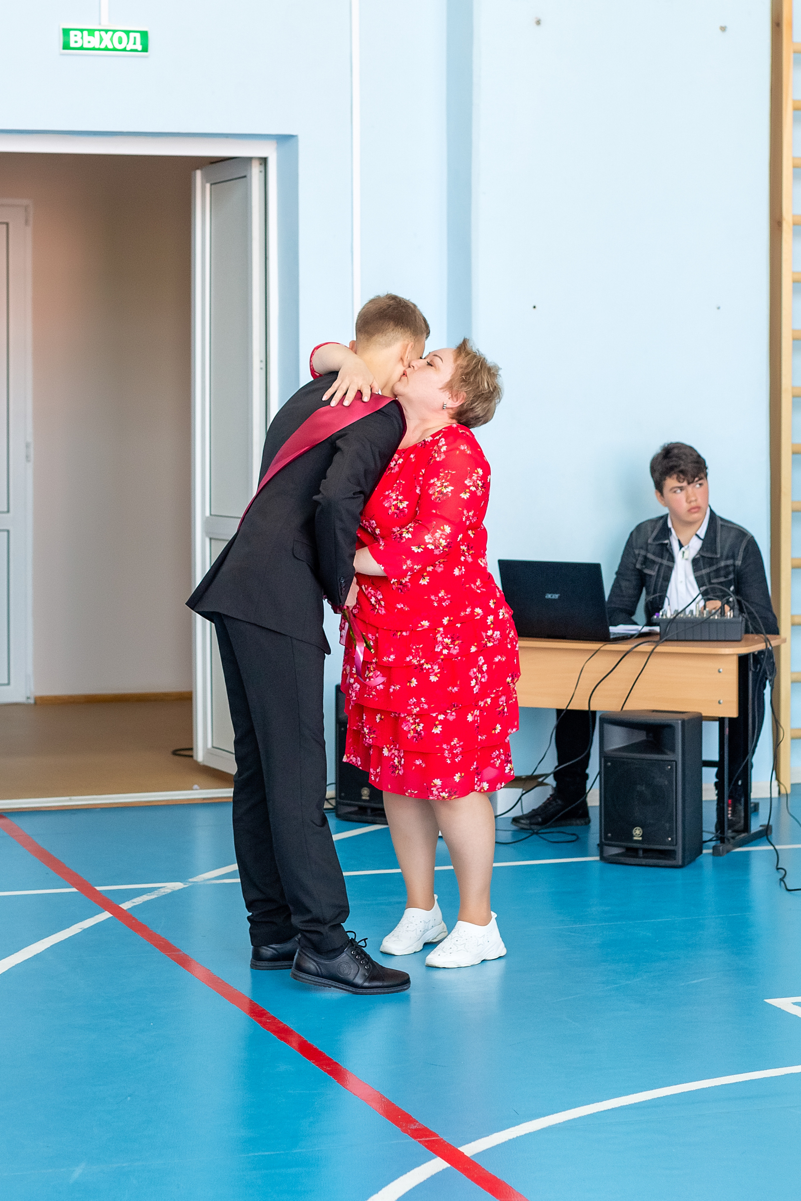 Последний звонок 1школа. Стильный выпускной альбом Владивосток фотограф Вероника Мигачева