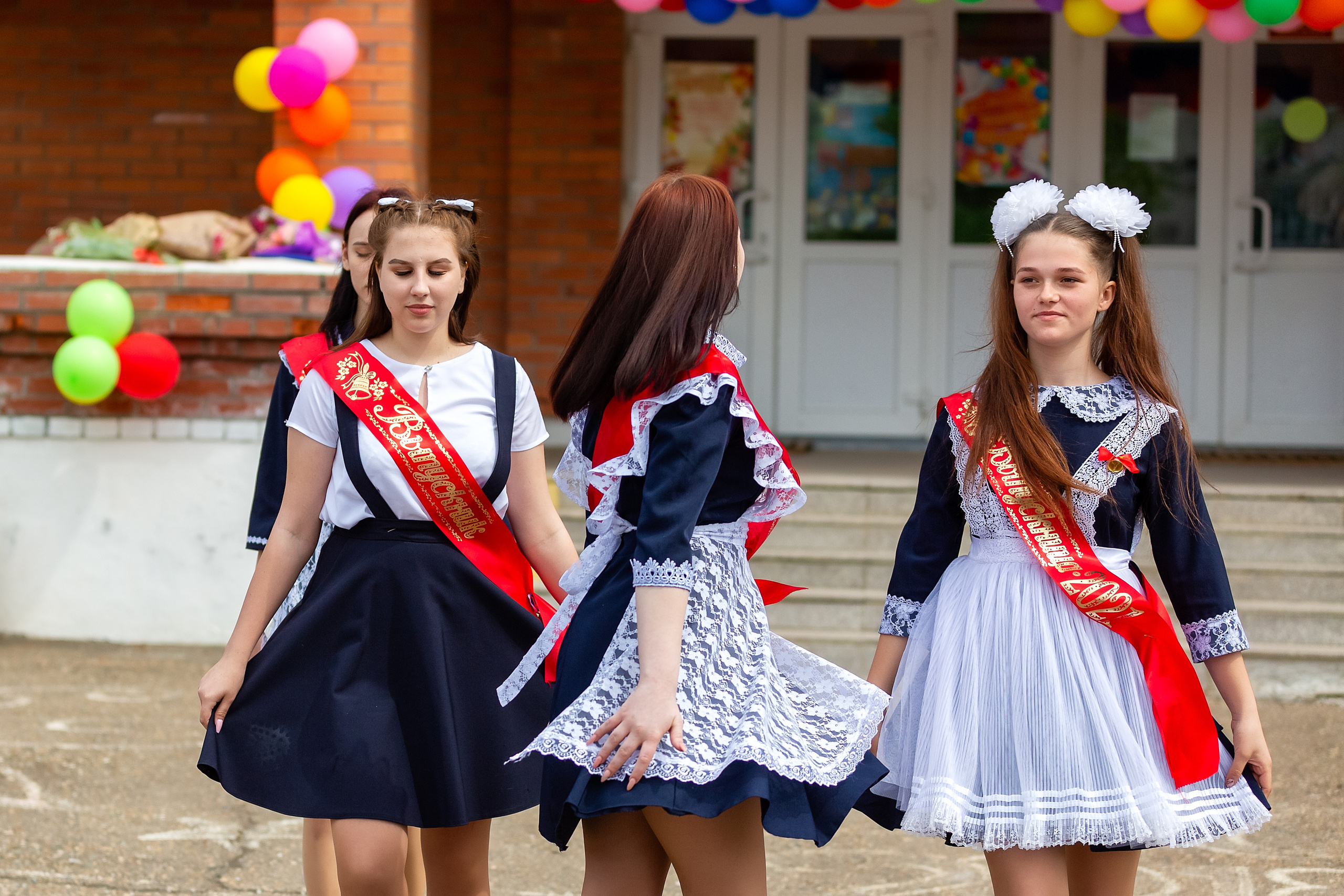 Последний звонок. с. Многоудобное. Стильный выпускной альбом Владивосток фотограф Вероника Мигачева