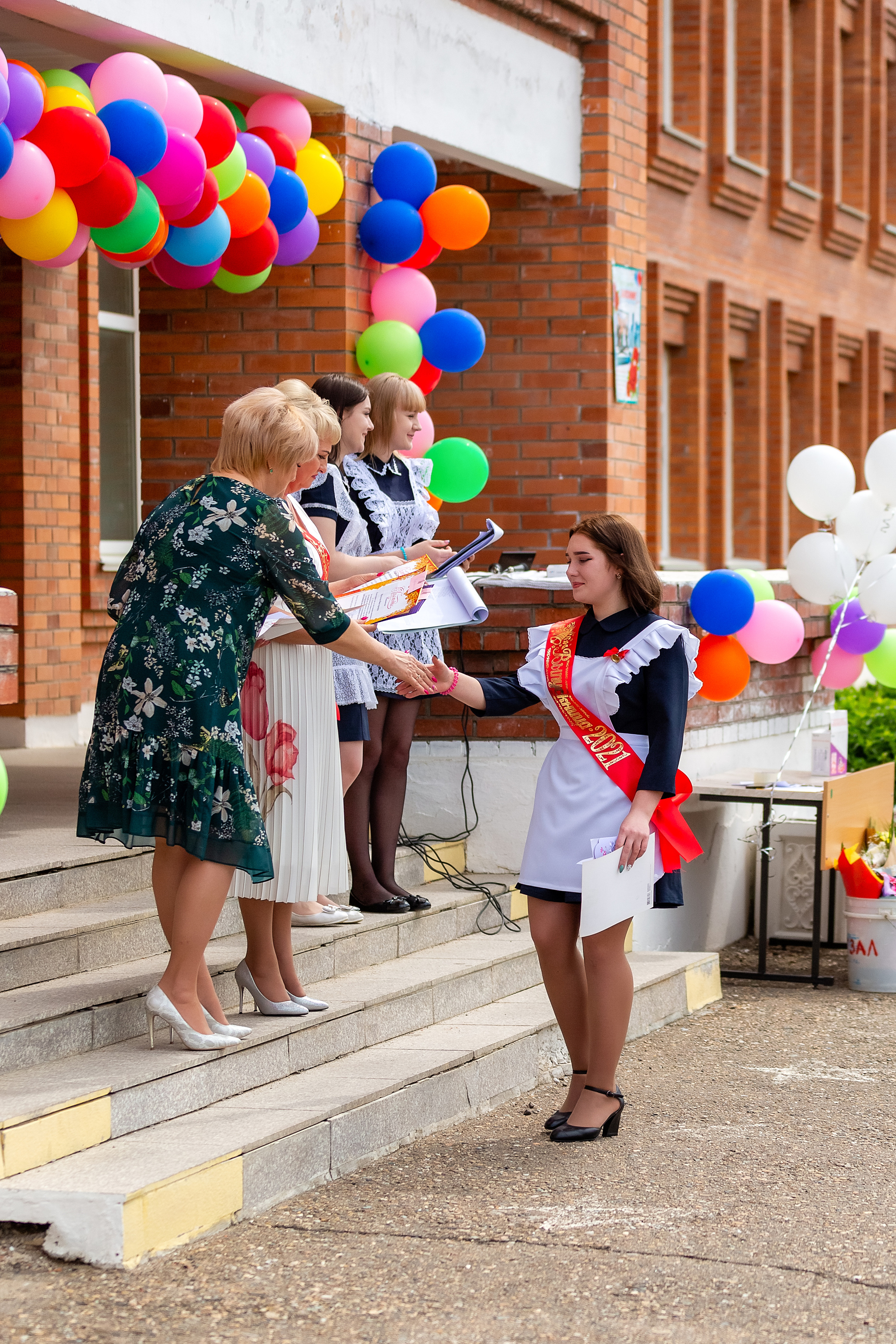 Последний звонок. с. Многоудобное. Стильный выпускной альбом Владивосток фотограф Вероника Мигачева