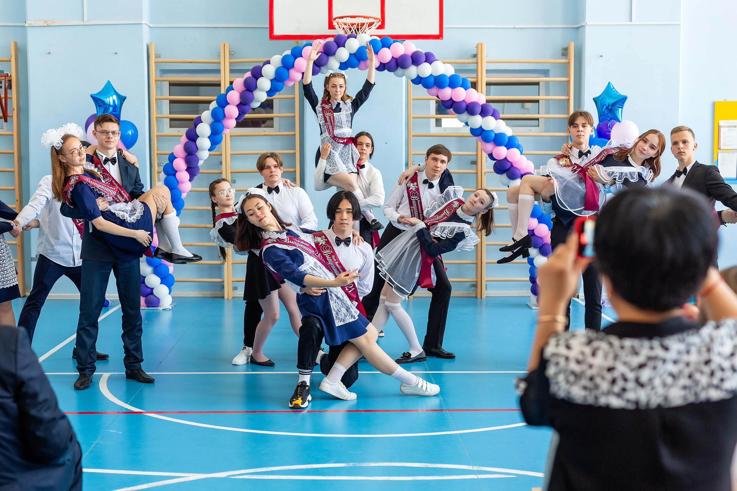 Последний звонок 1школа. Стильный выпускной альбом Владивосток фотограф Вероника Мигачева