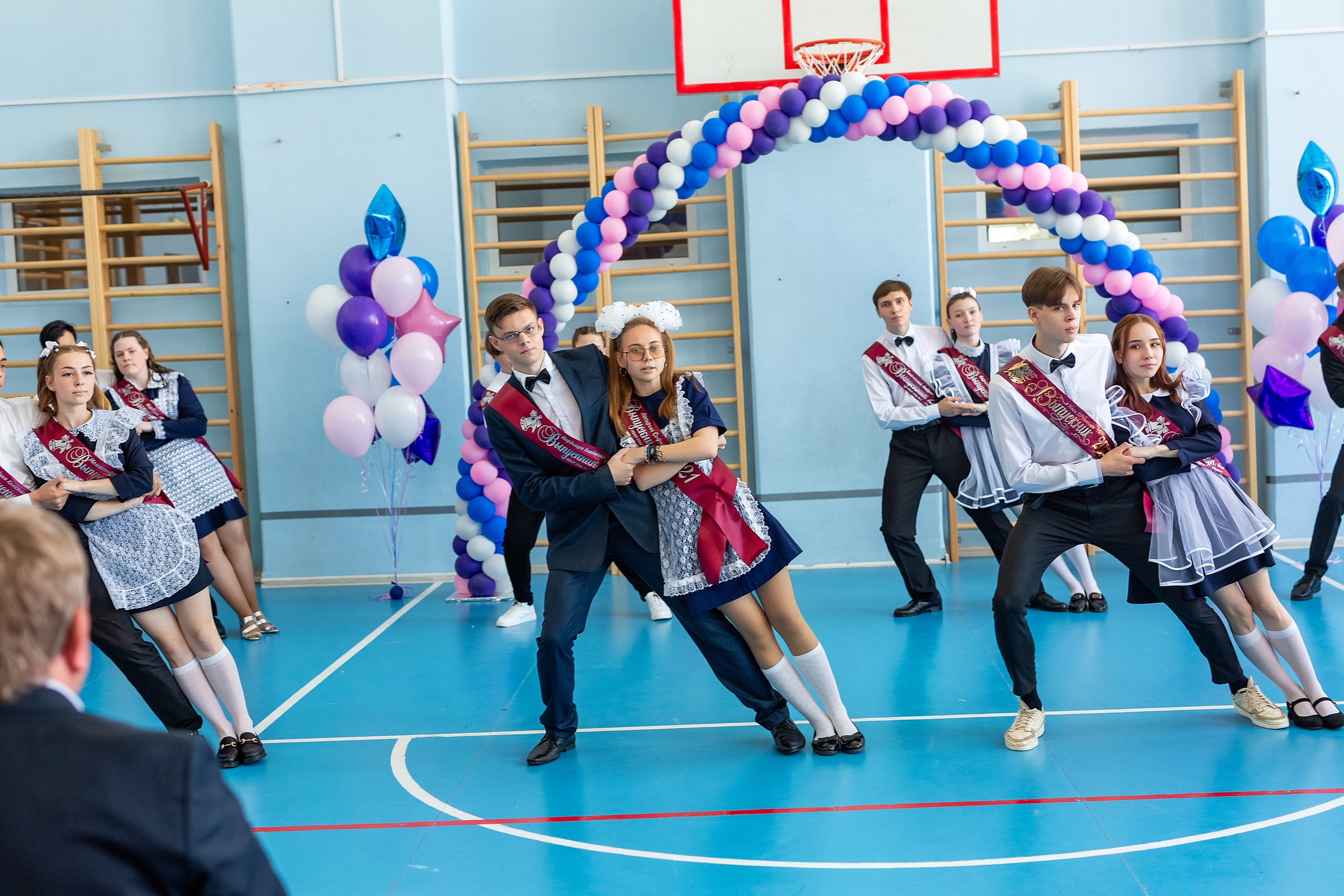 Последний звонок 1школа. Стильный выпускной альбом Владивосток фотограф Вероника Мигачева