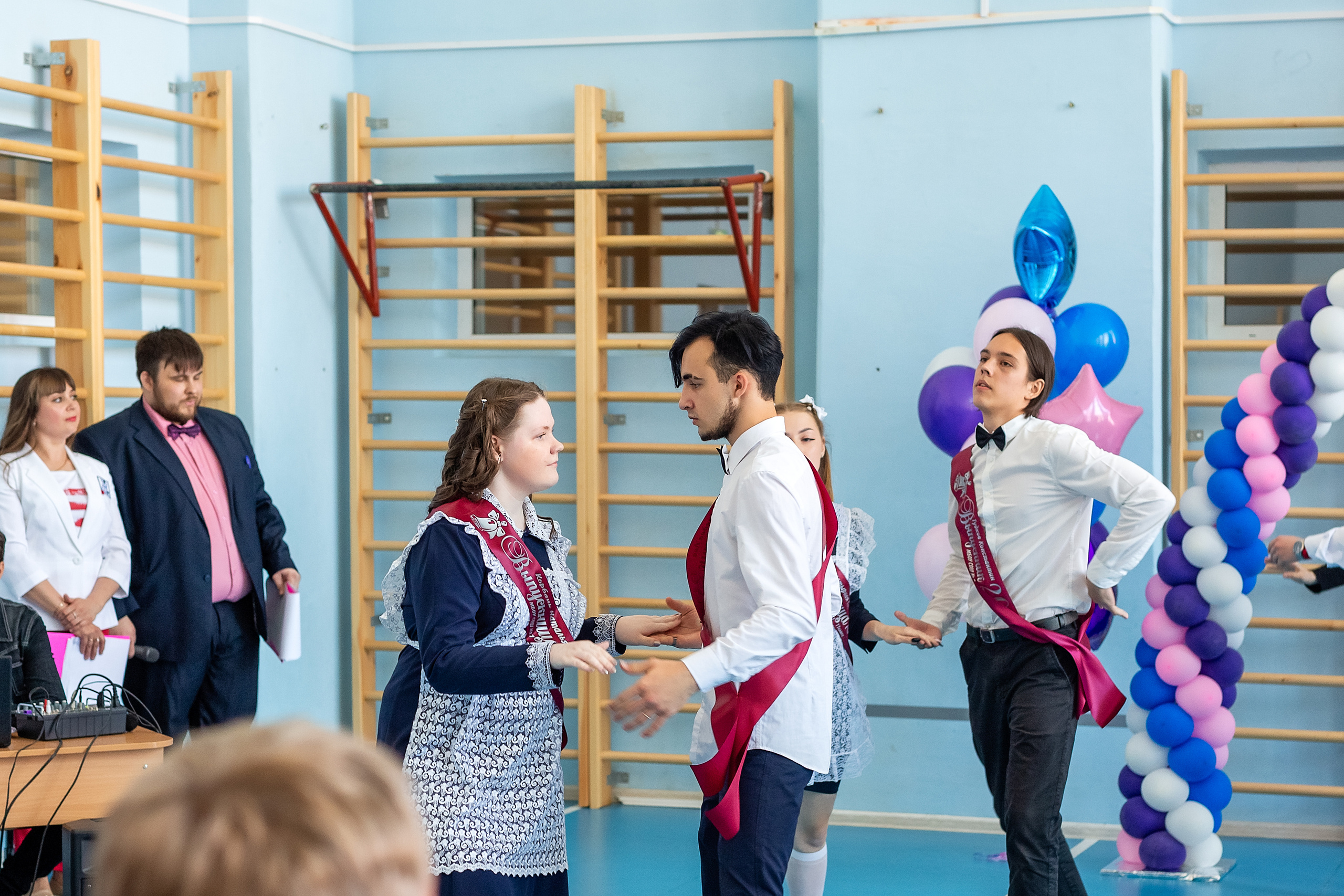 Последний звонок 1школа. Стильный выпускной альбом Владивосток фотограф Вероника Мигачева