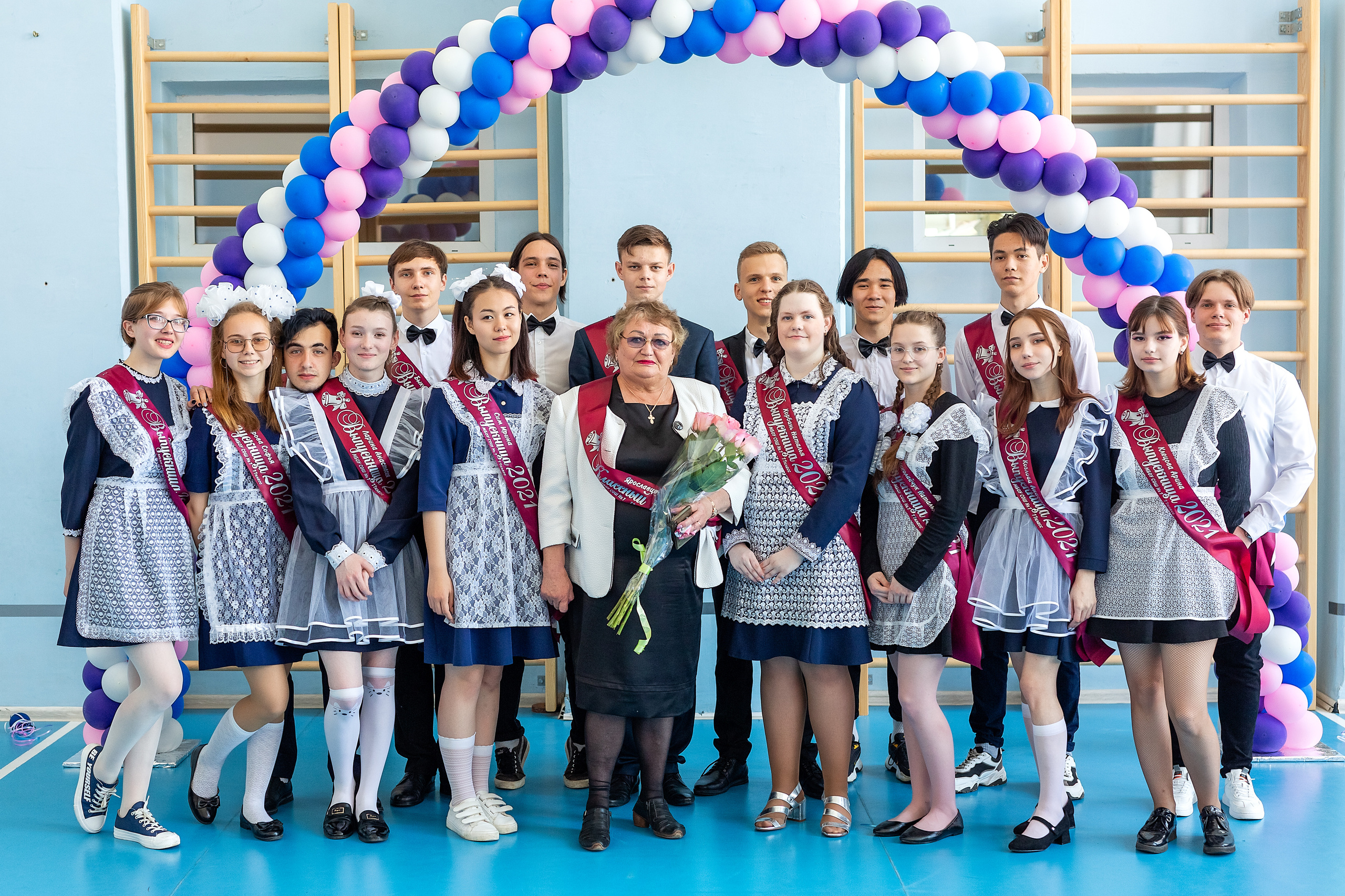 Последний звонок 1школа. Стильный выпускной альбом Владивосток фотограф Вероника Мигачева