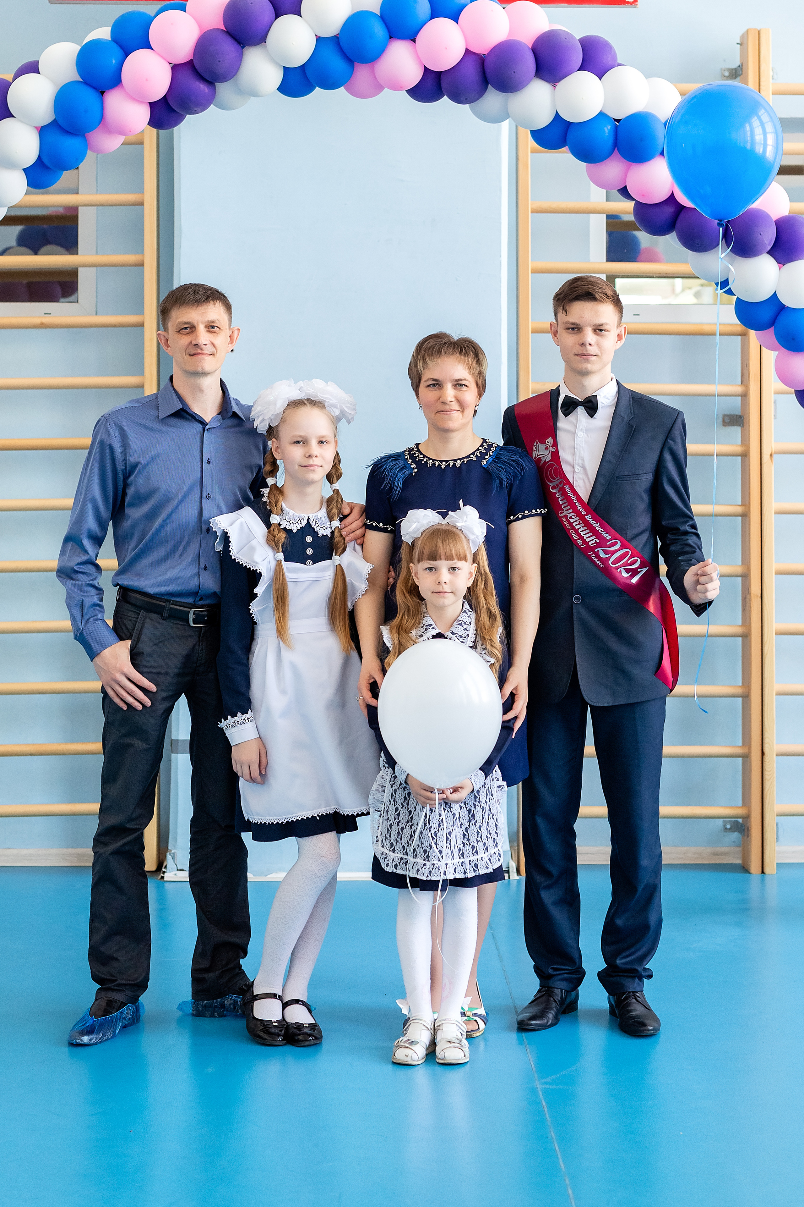 Последний звонок 1школа. Стильный выпускной альбом Владивосток фотограф Вероника Мигачева