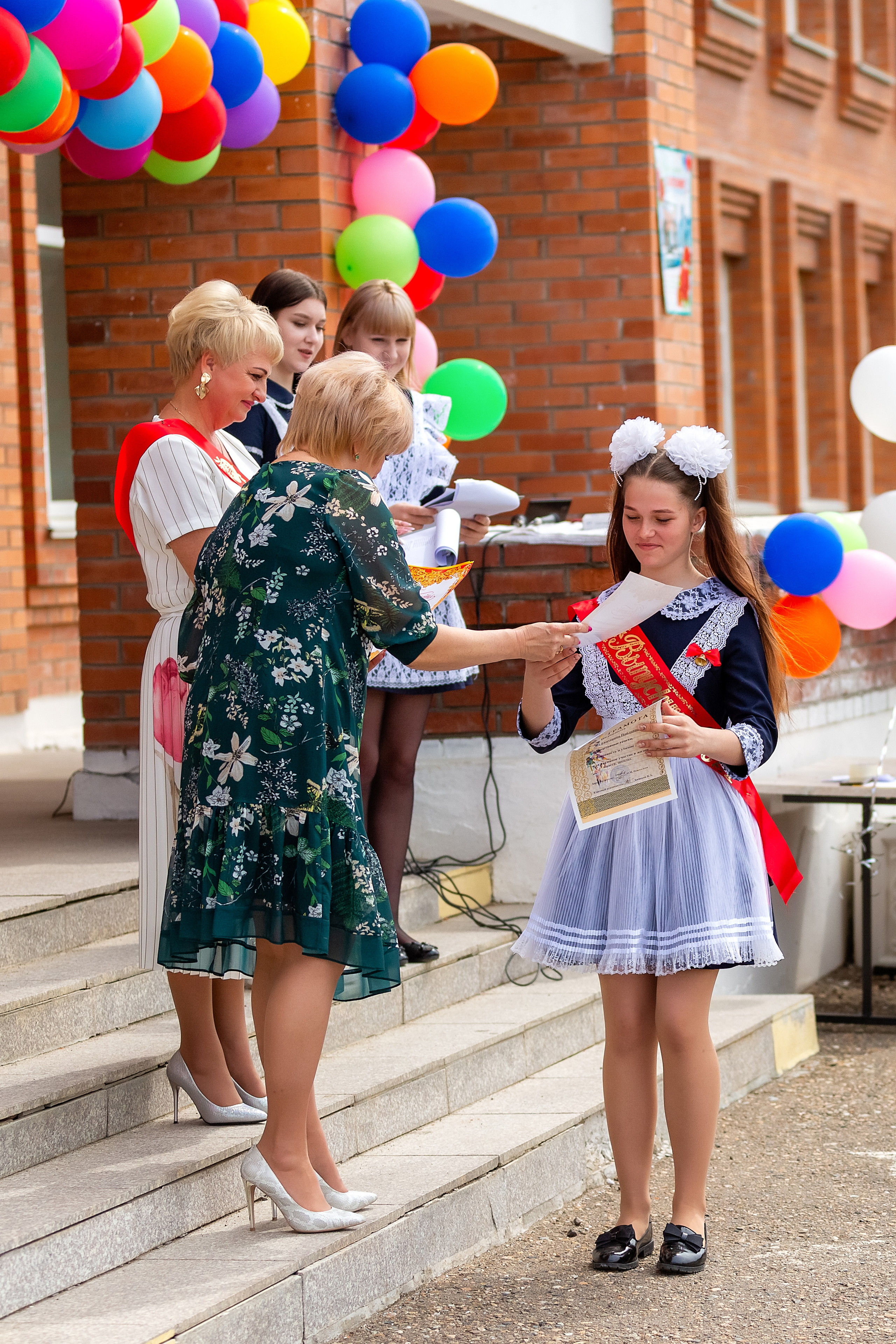 Последний звонок. с. Многоудобное. Стильный выпускной альбом Владивосток фотограф Вероника Мигачева