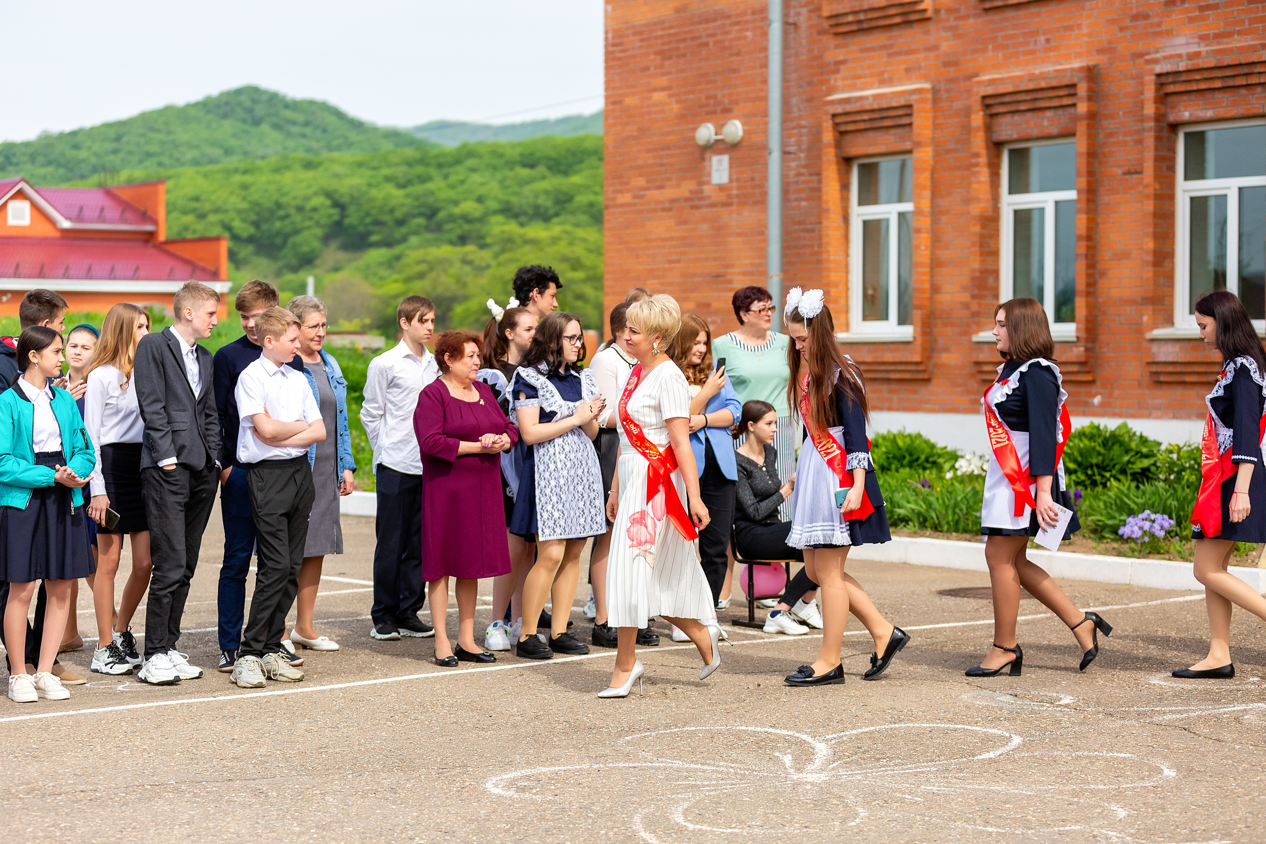 Последний звонок. с. Многоудобное. Стильный выпускной альбом Владивосток фотограф Вероника Мигачева