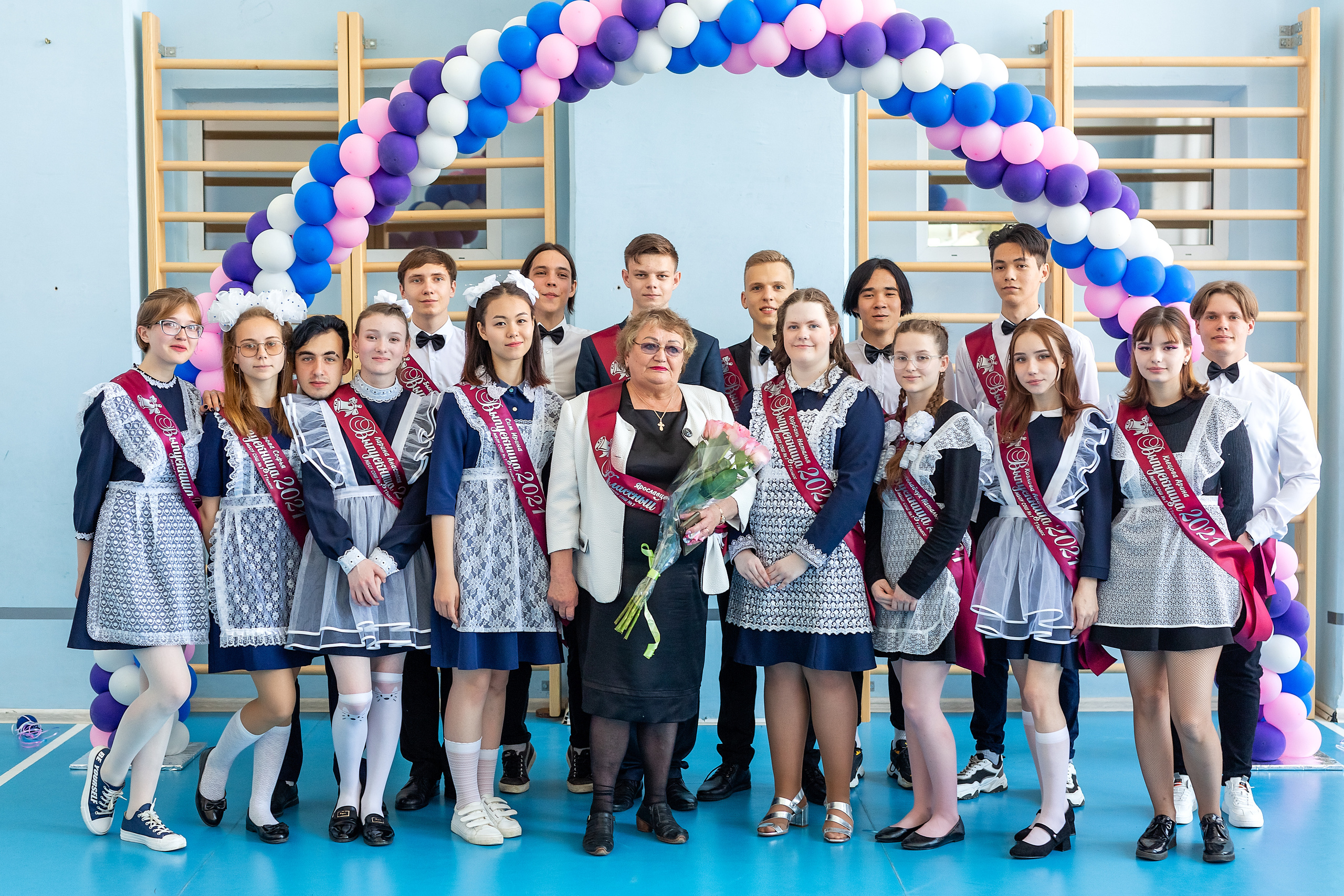 Последний звонок 1школа. Стильный выпускной альбом Владивосток фотограф Вероника Мигачева