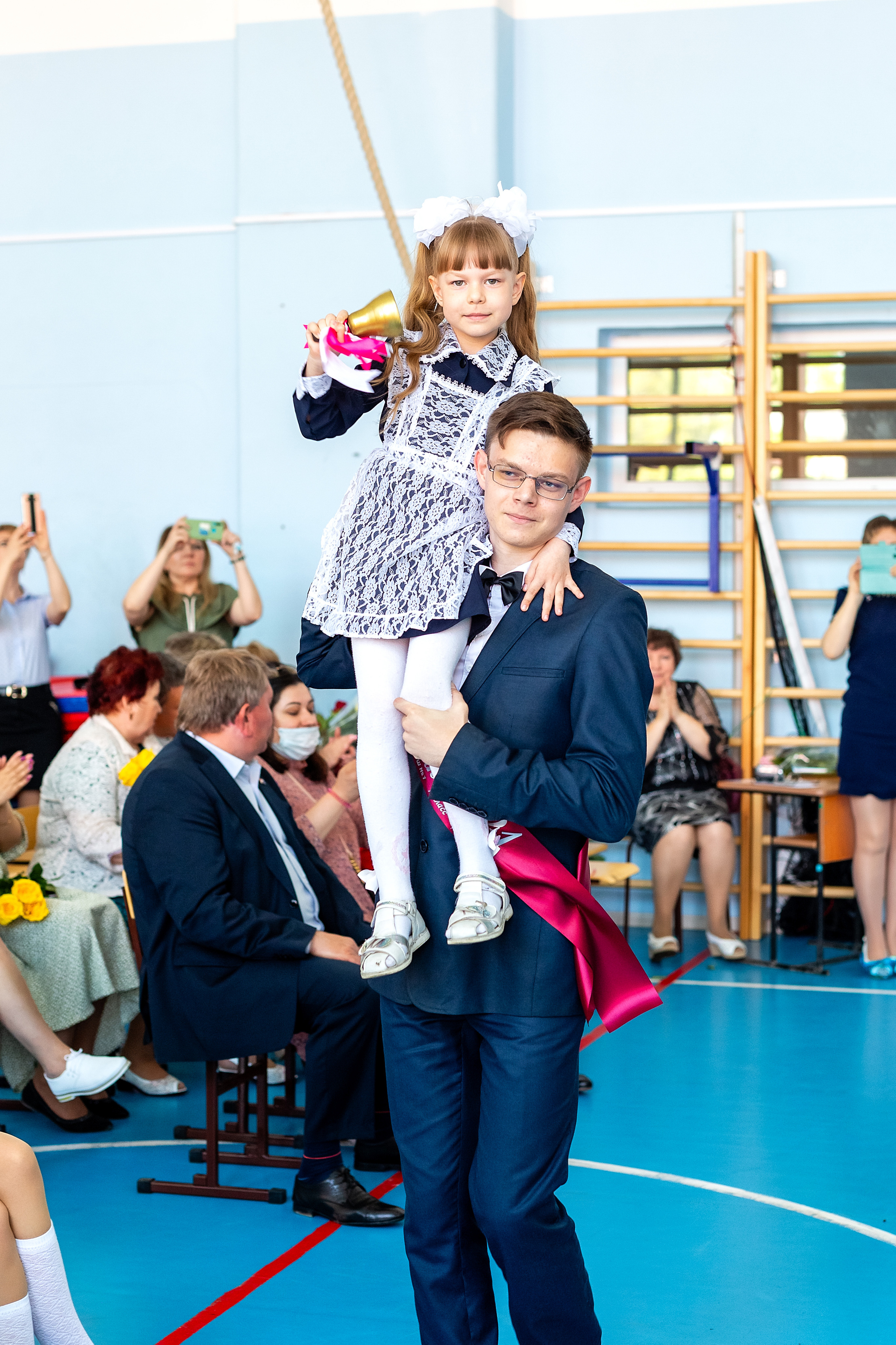 Последний звонок 1школа. Стильный выпускной альбом Владивосток фотограф Вероника Мигачева