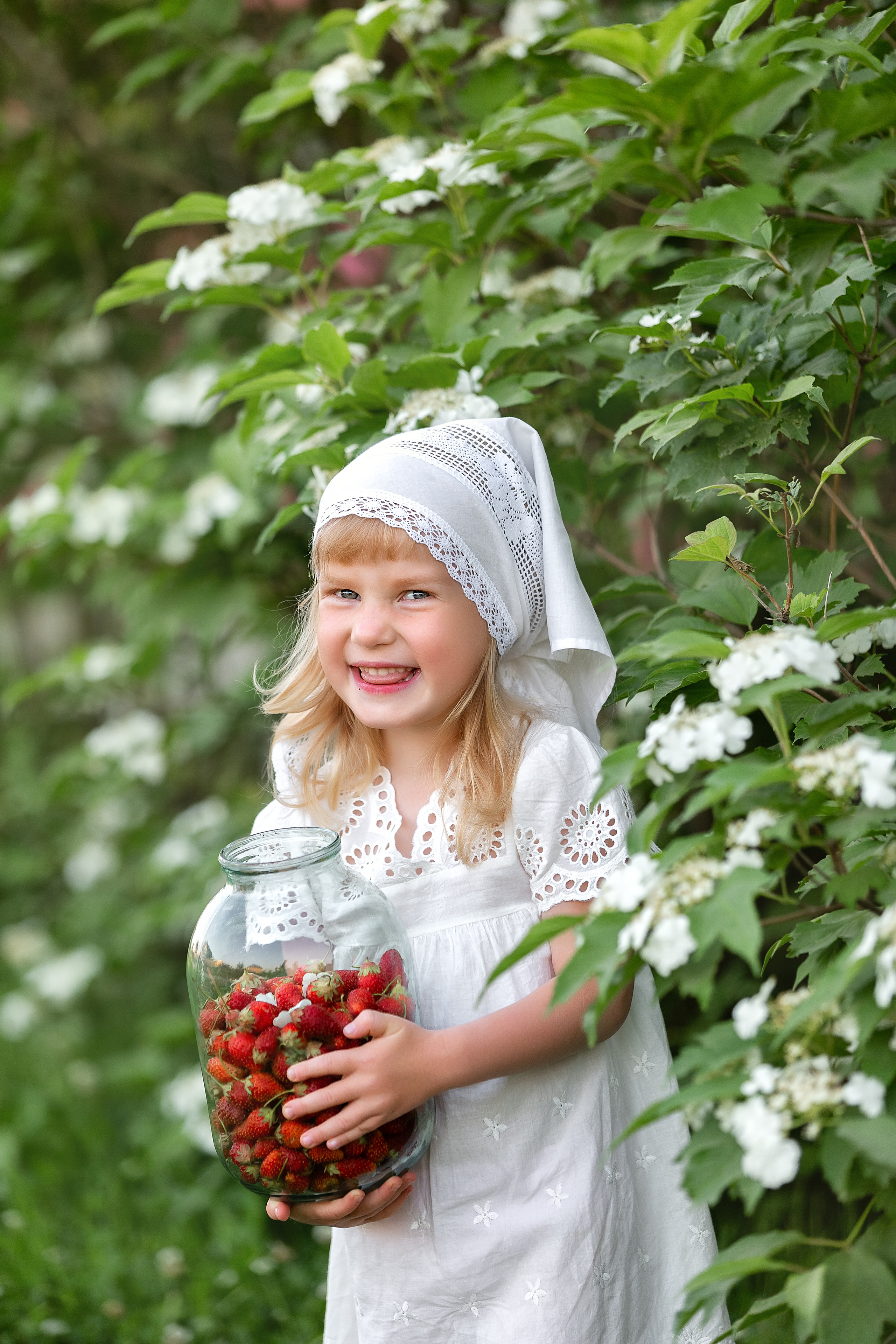 Полиночка и клубничка. Стильный выпускной альбом Владивосток фотограф Вероника Мигачева