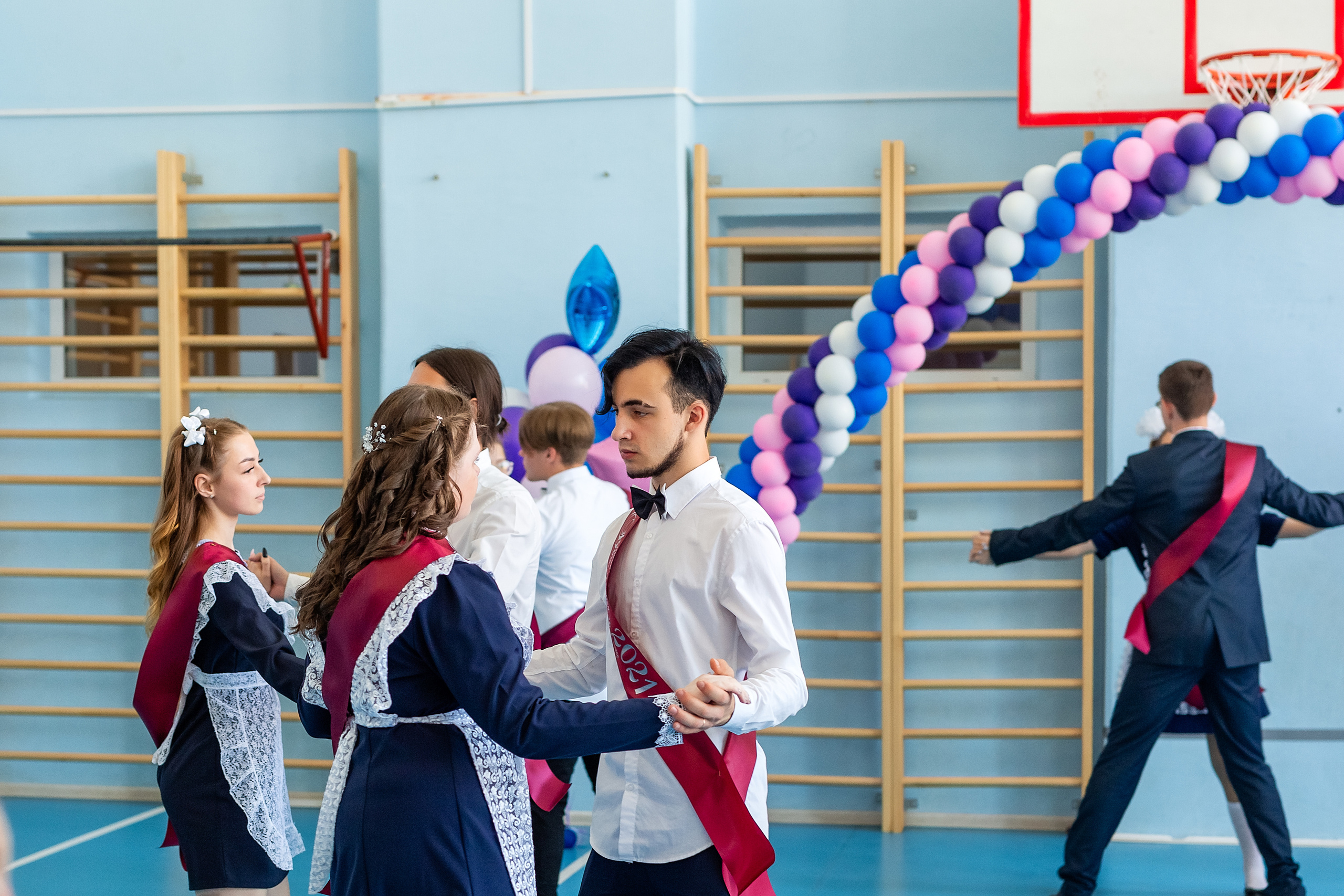 Последний звонок 1школа. Стильный выпускной альбом Владивосток фотограф Вероника Мигачева