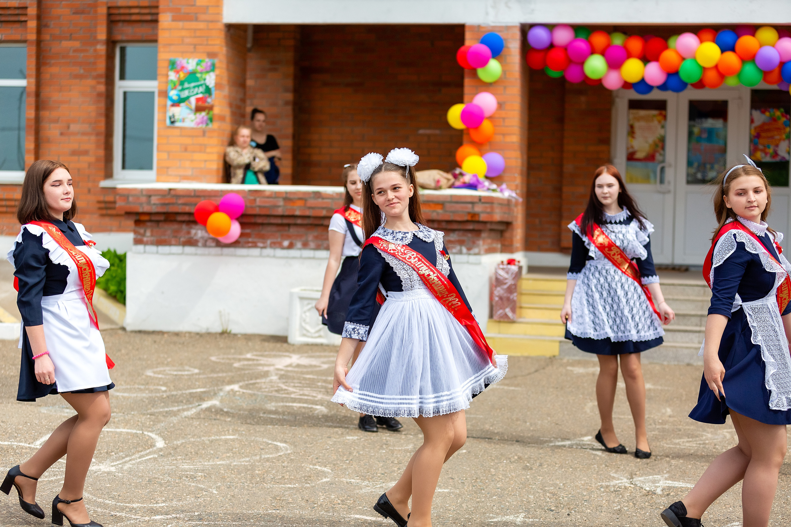 Последний звонок. с. Многоудобное. Стильный выпускной альбом Владивосток фотограф Вероника Мигачева