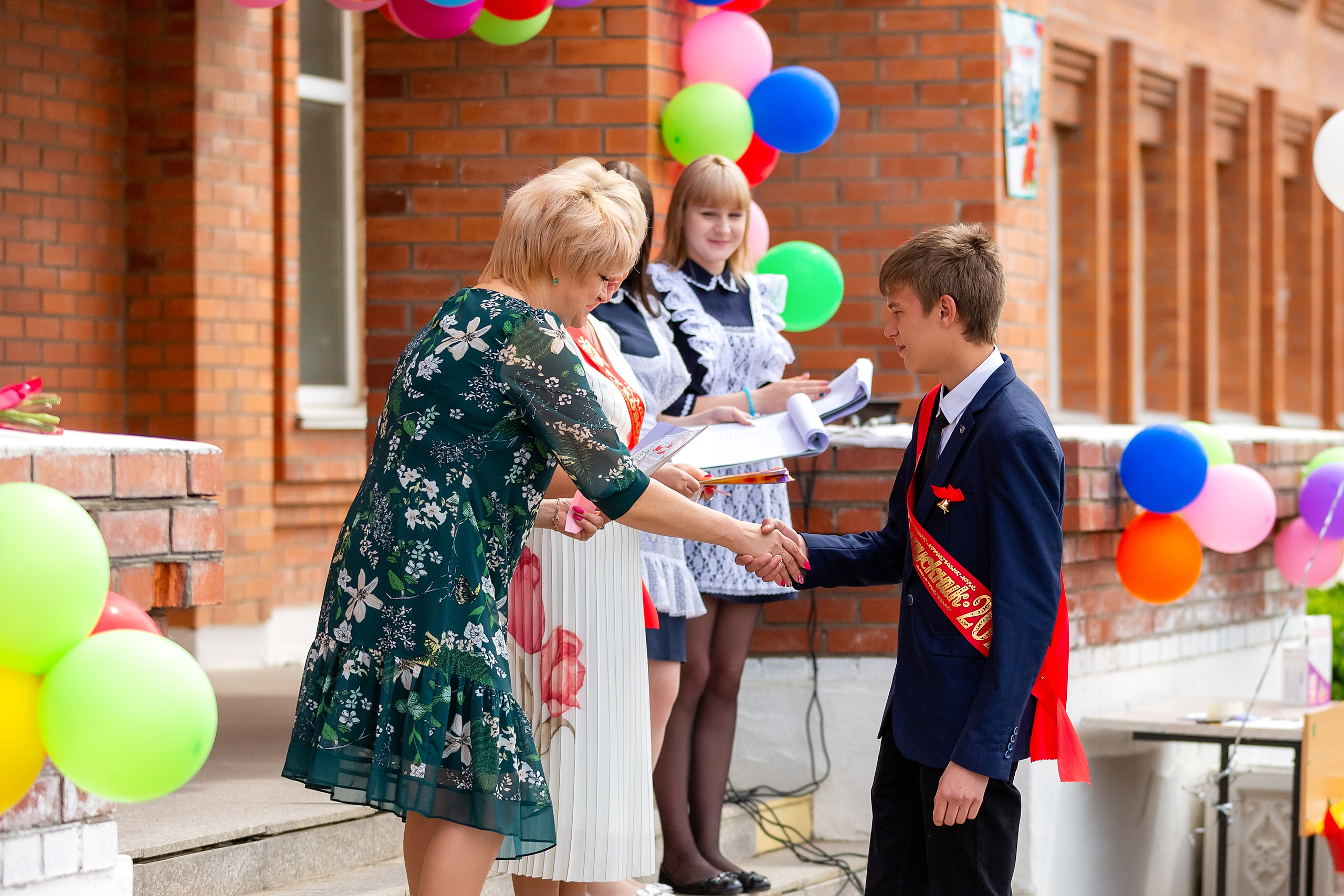 Последний звонок. с. Многоудобное. Стильный выпускной альбом Владивосток фотограф Вероника Мигачева