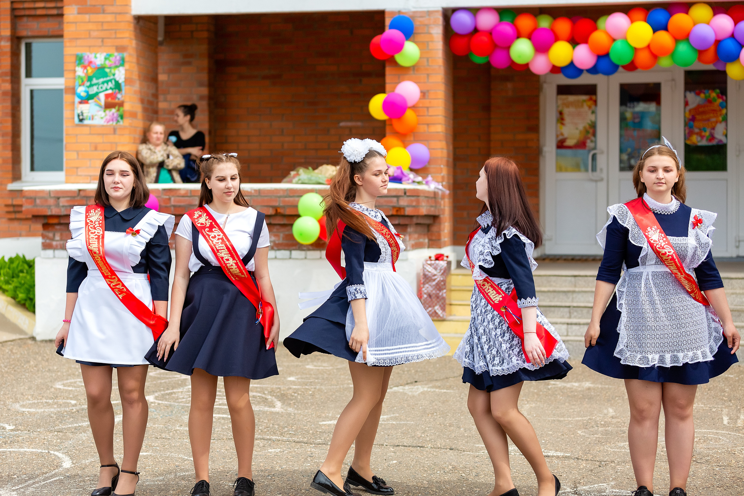 Последний звонок. с. Многоудобное. Стильный выпускной альбом Владивосток фотограф Вероника Мигачева