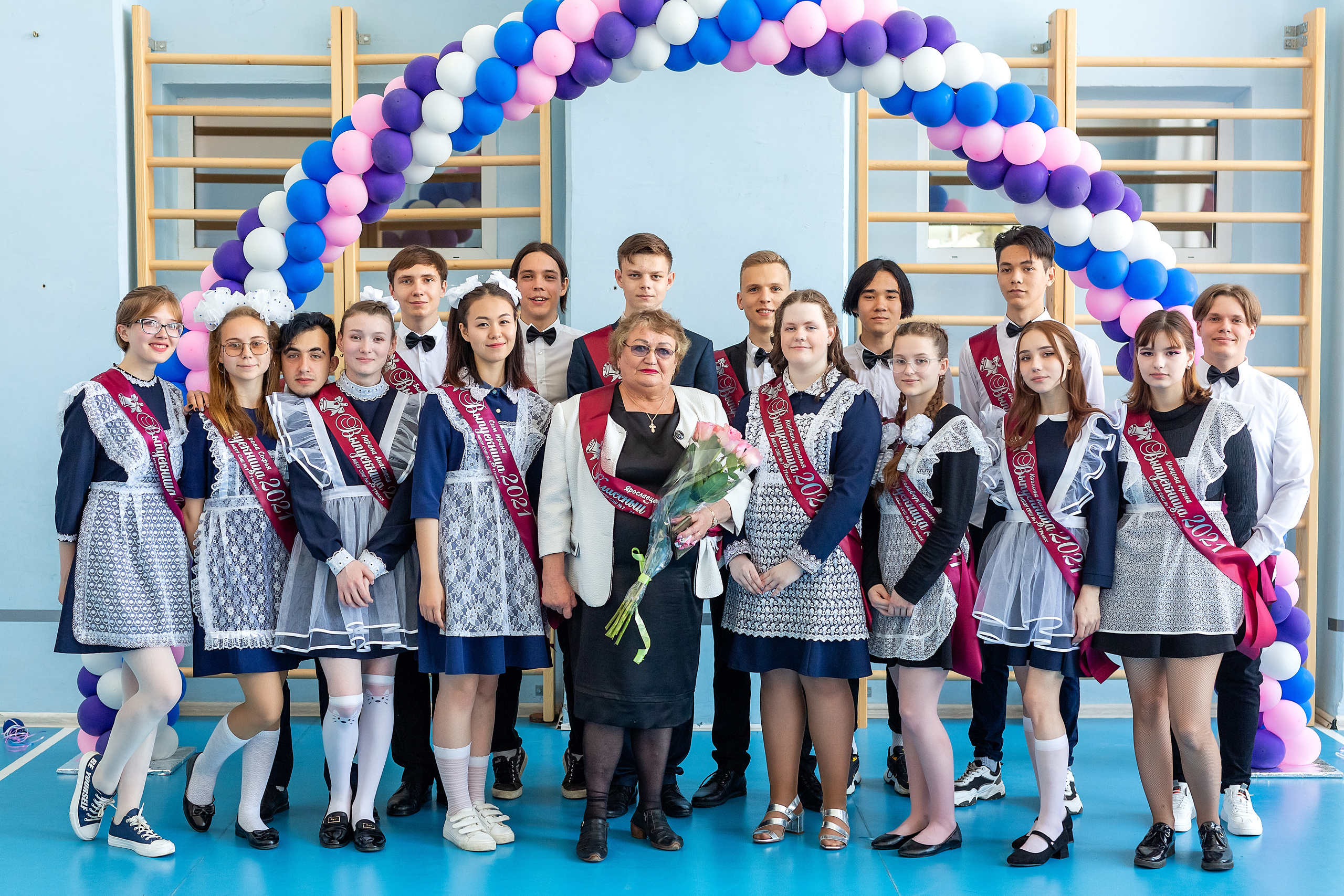 Последний звонок 1школа. Стильный выпускной альбом Владивосток фотограф Вероника Мигачева