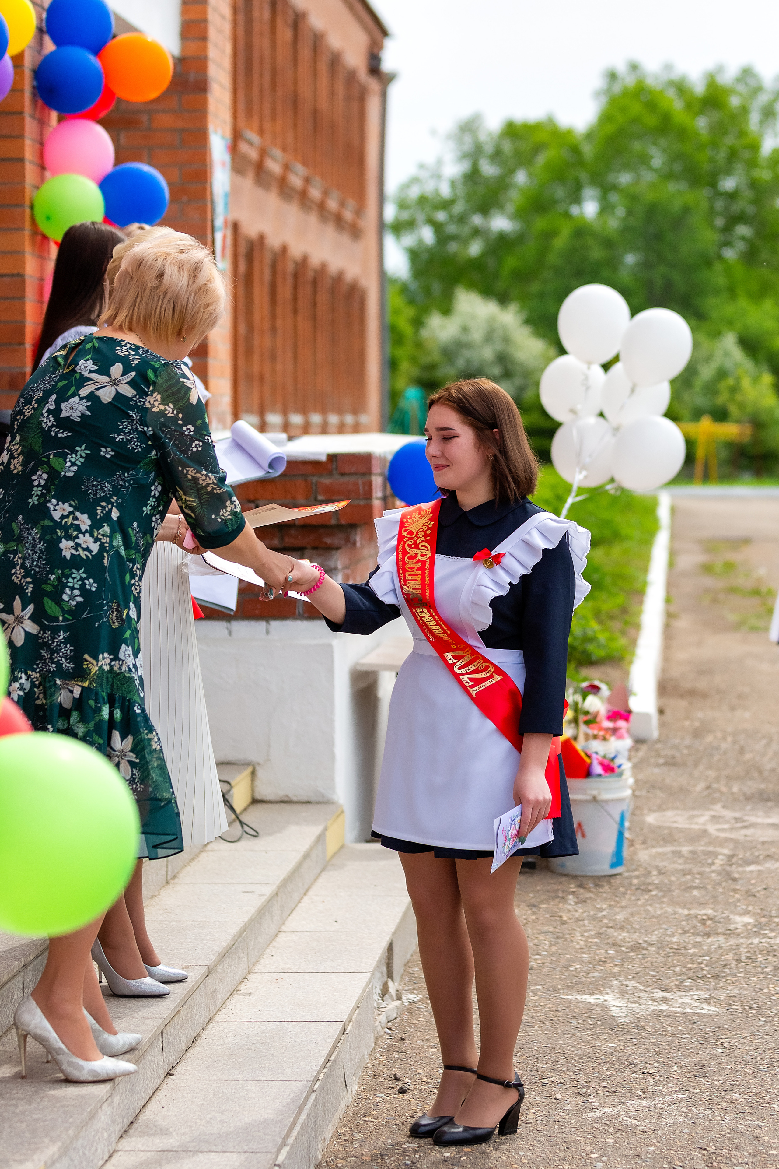 Последний звонок. с. Многоудобное. Стильный выпускной альбом Владивосток фотограф Вероника Мигачева