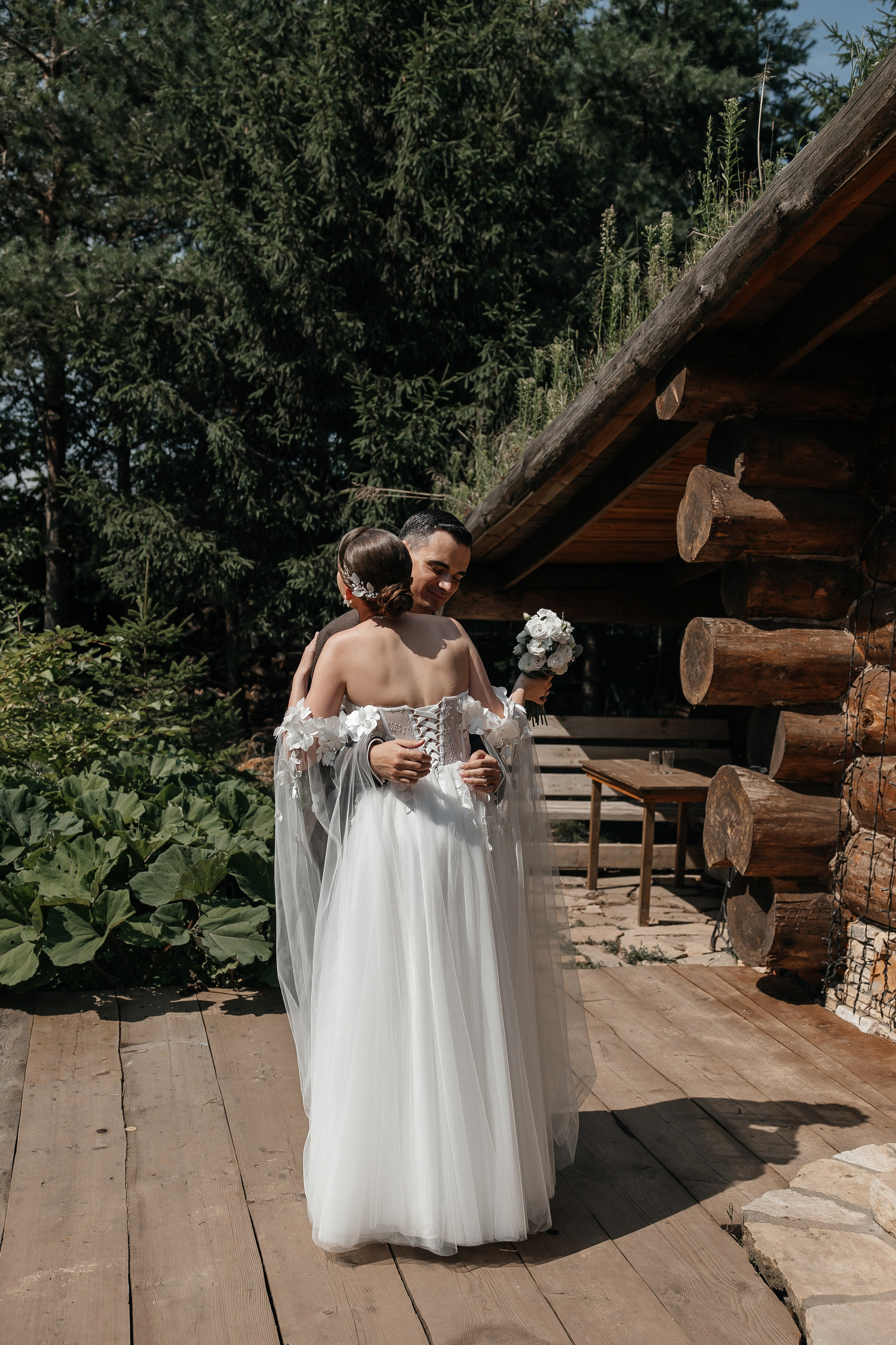 Свадебная фотосессия в мини-отеле Таежный в Москве