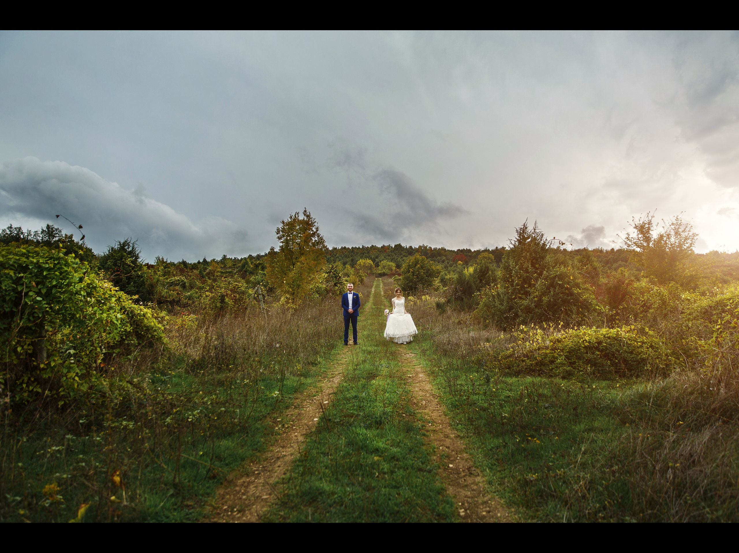 Renatphoto-Фотосессия свадьбы в Сукко на живописных полях. Профессиональная фотосъёмка интерьеров, предметная фотосессия еды для меню г. Анапа