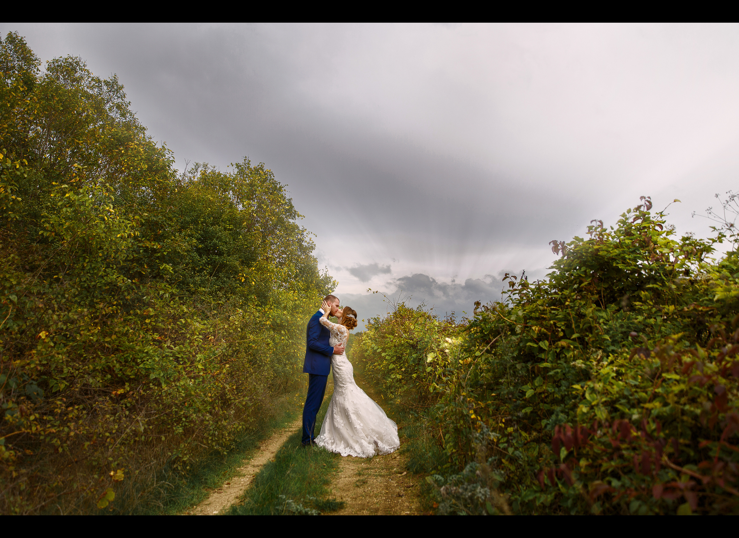 Renatphoto-Фотосессия свадьбы в Сукко на живописных полях. Профессиональная фотосъёмка интерьеров, предметная фотосессия еды для меню г. Анапа