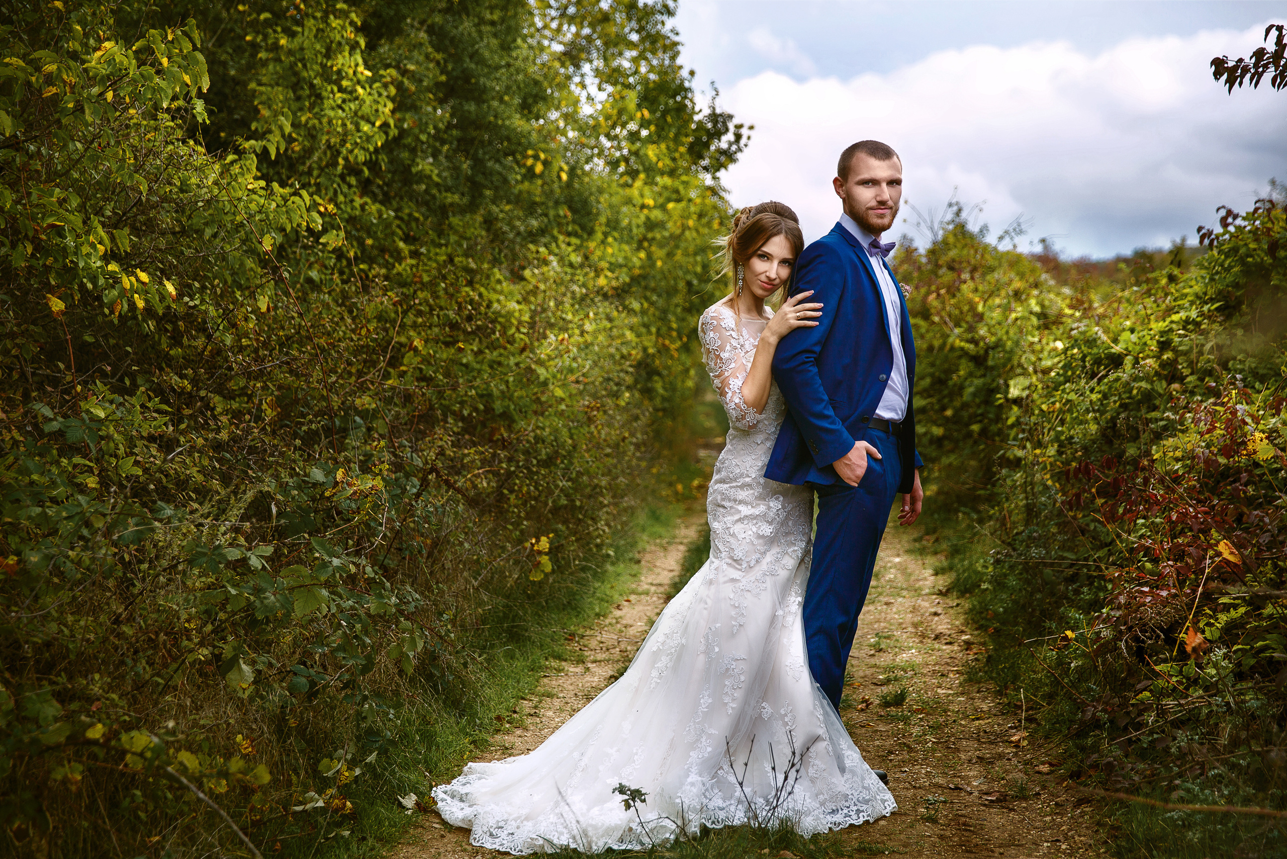 Renatphoto-Фотосессия свадьбы в Сукко на живописных полях. Профессиональная фотосъёмка интерьеров, предметная фотосессия еды для меню г. Анапа