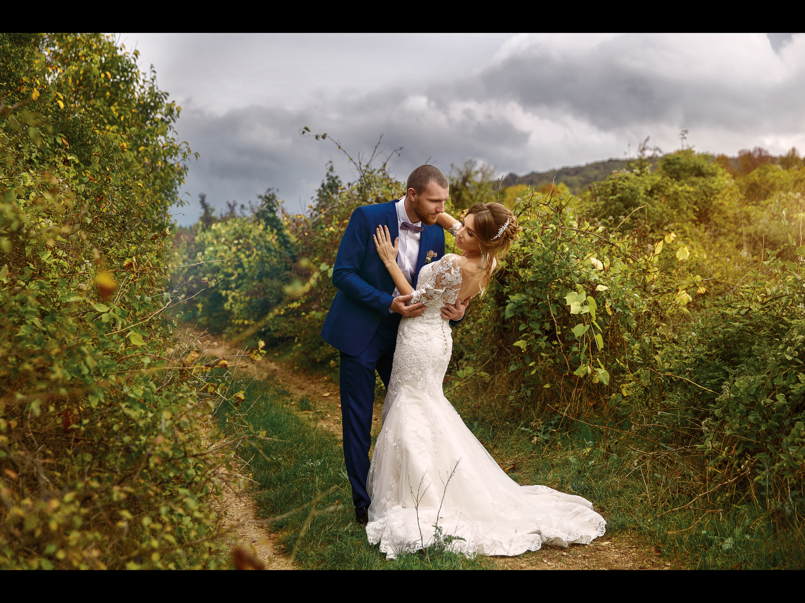 Renatphoto-Фотосессия свадьбы в Сукко на живописных полях. Профессиональная фотосъёмка интерьеров, предметная фотосессия еды для меню г. Анапа