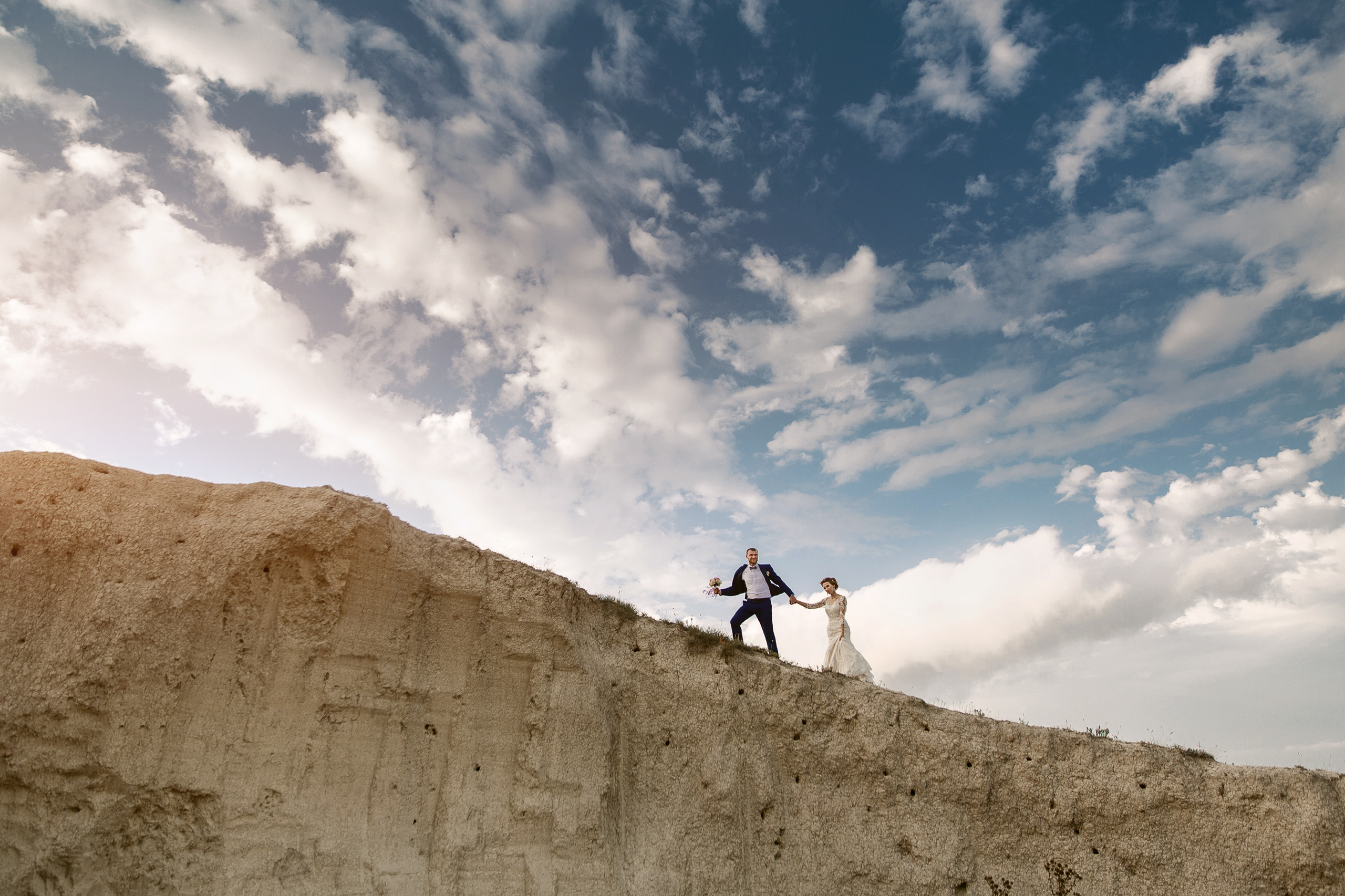 Renatphoto-Фотосессия свадьбы в Сукко на живописных полях. Профессиональная фотосъёмка интерьеров, предметная фотосессия еды для меню г. Анапа