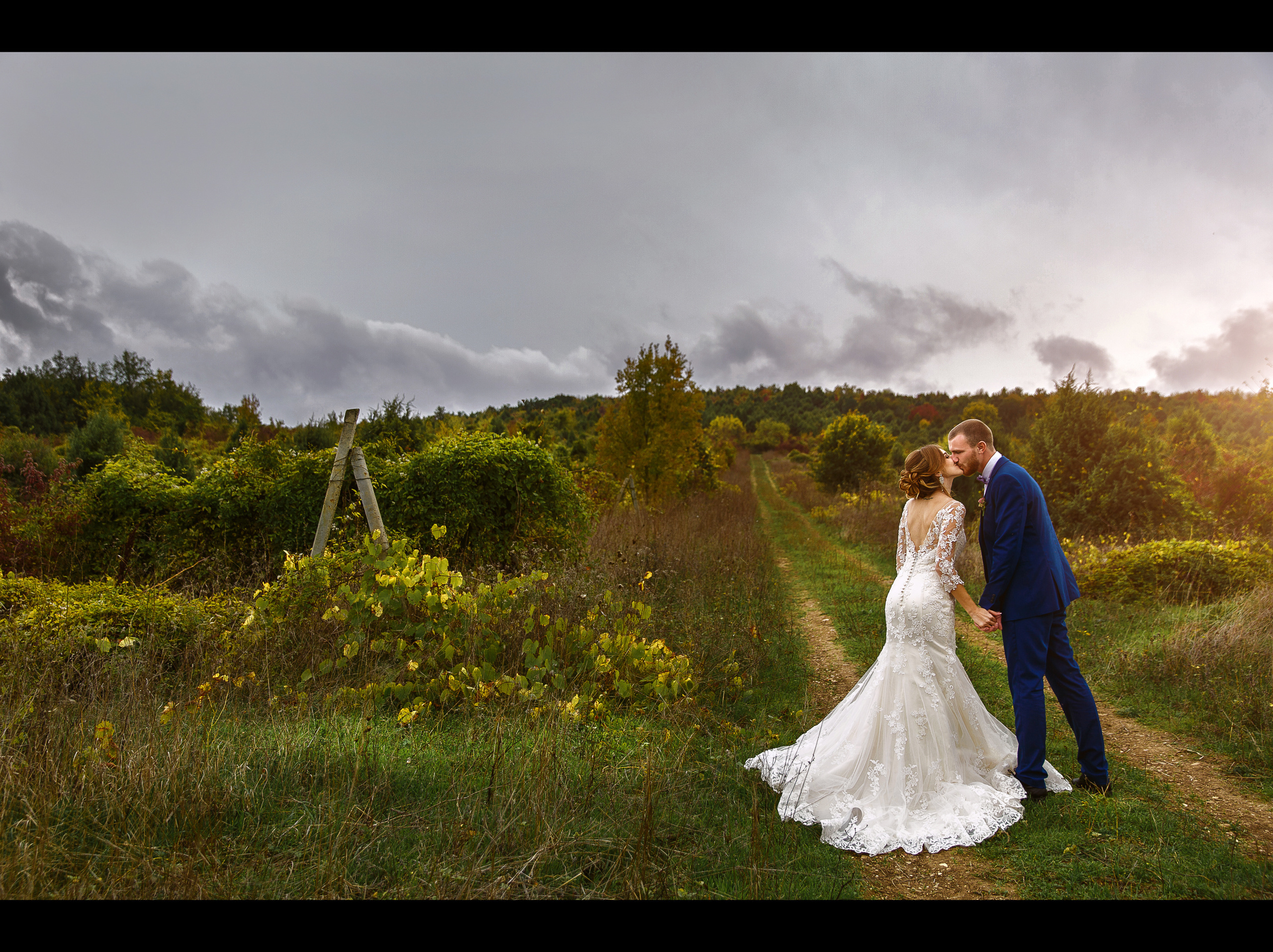 Renatphoto-Фотосессия свадьбы в Сукко на живописных полях. Профессиональная фотосъёмка интерьеров, предметная фотосессия еды для меню г. Анапа